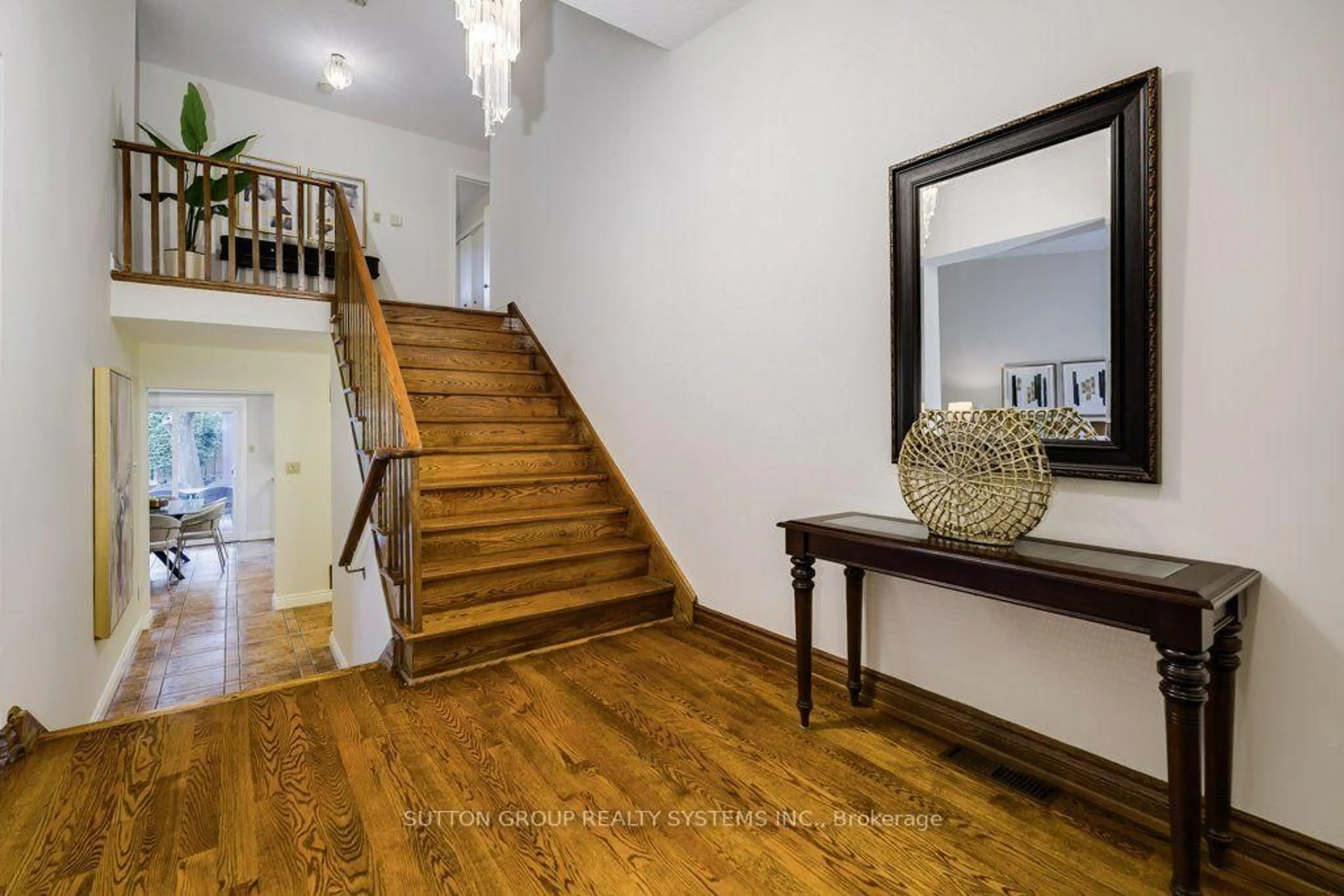 Indoor entryway for 93 Poplar Heights Dr, Toronto Ontario M9A 4Z3