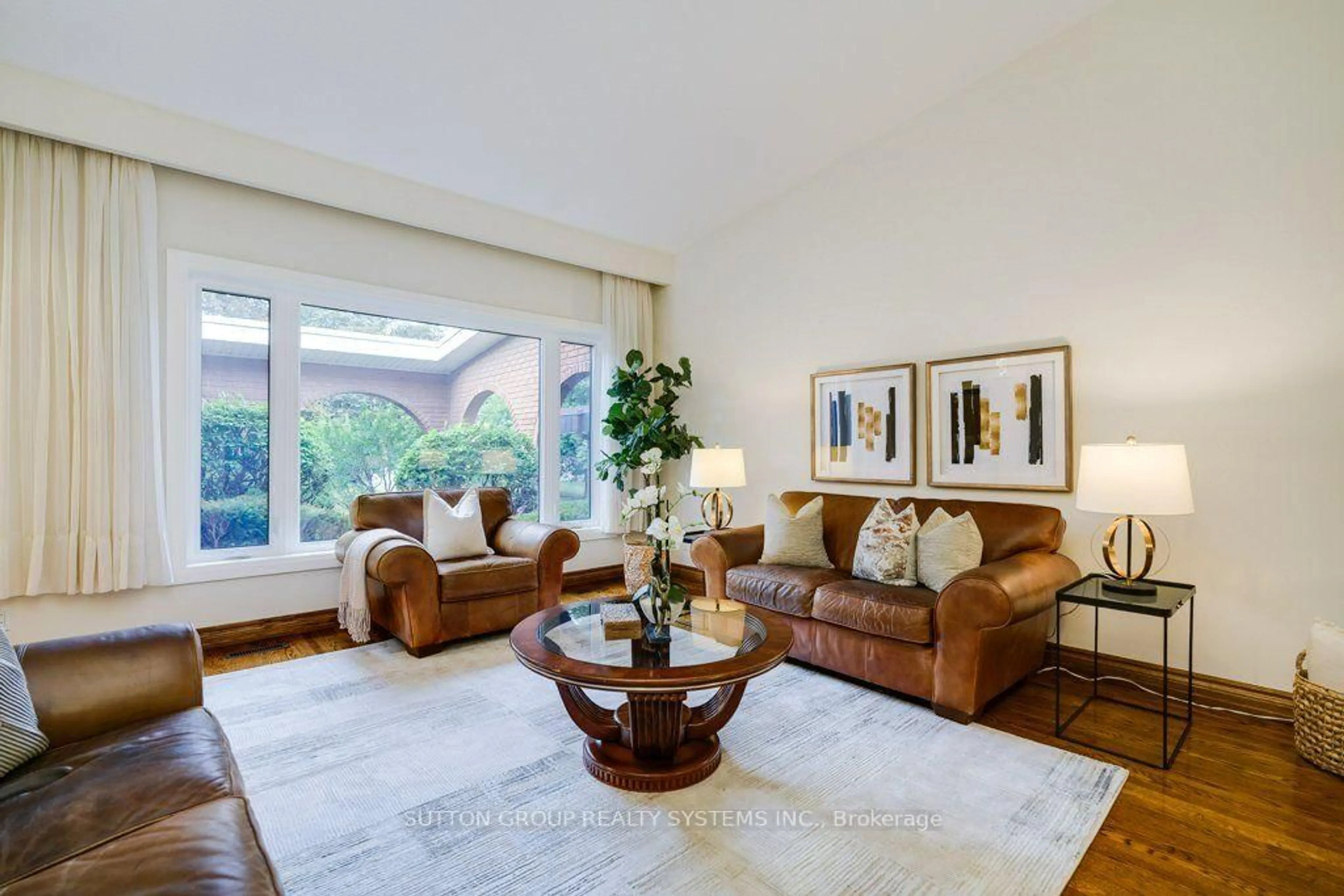 Living room with furniture, unknown for 93 Poplar Heights Dr, Toronto Ontario M9A 4Z3