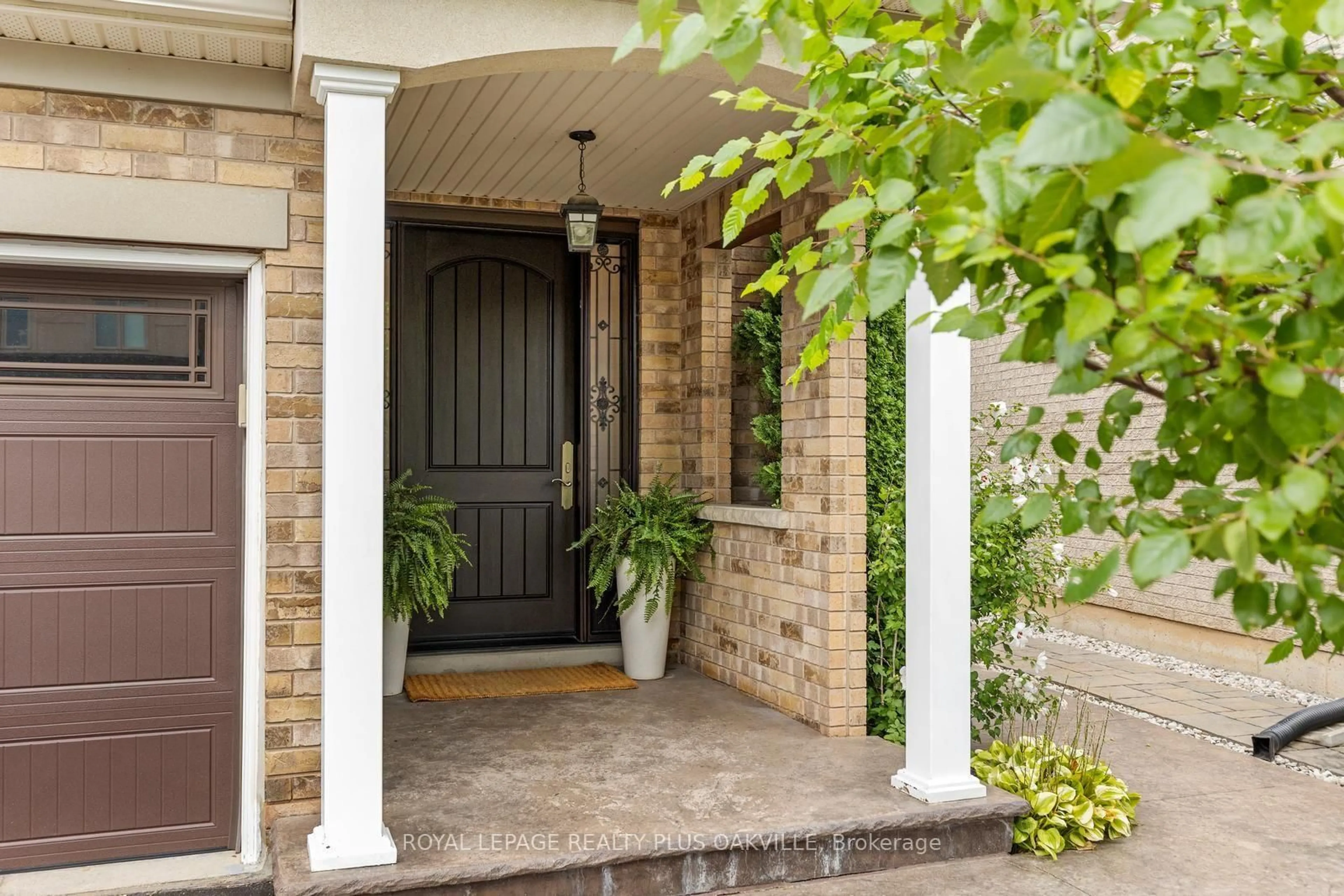 Indoor entryway for 3119 Hedges Dr, Burlington Ontario L7M 0E3