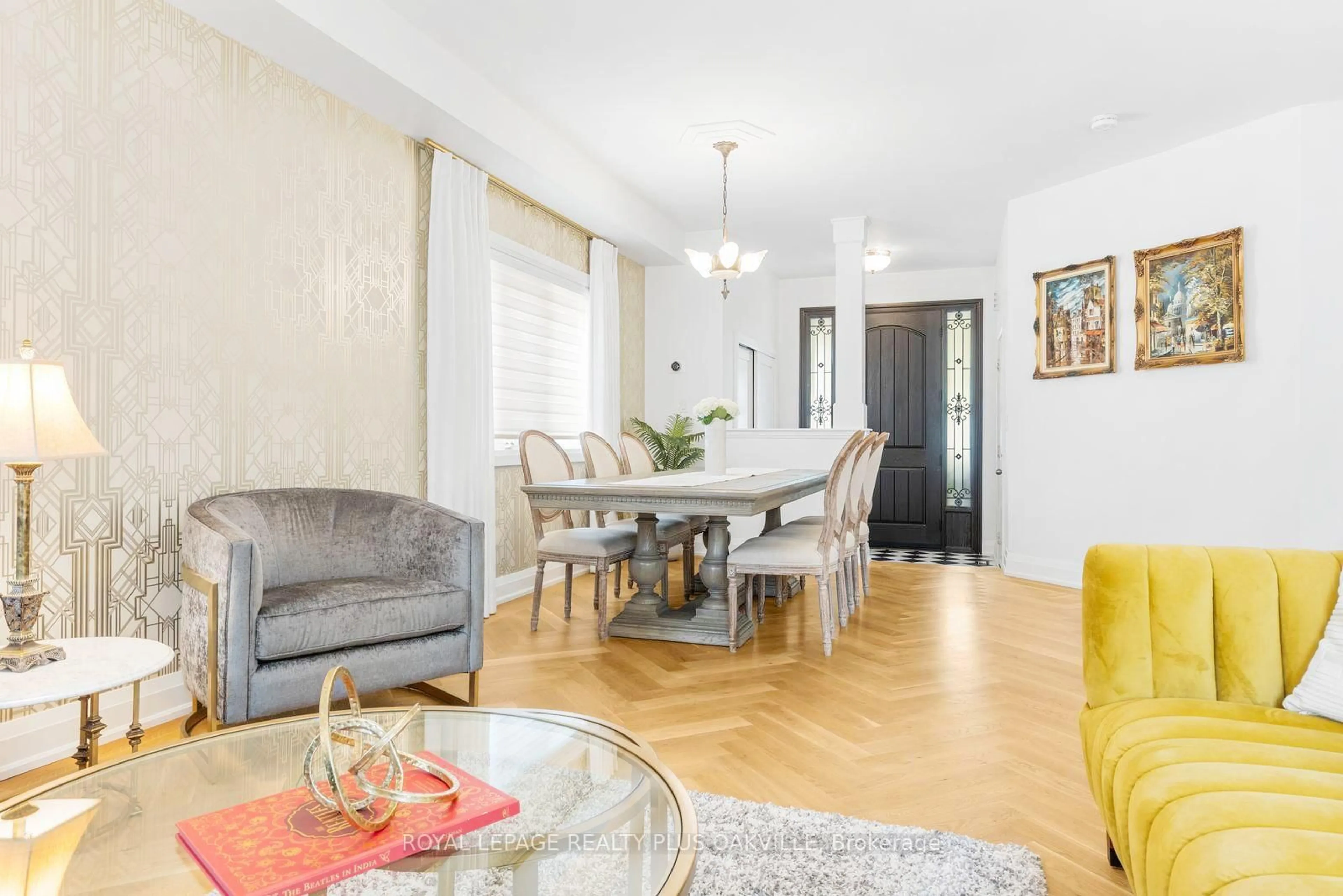Living room with furniture, unknown for 3119 Hedges Dr, Burlington Ontario L7M 0E3