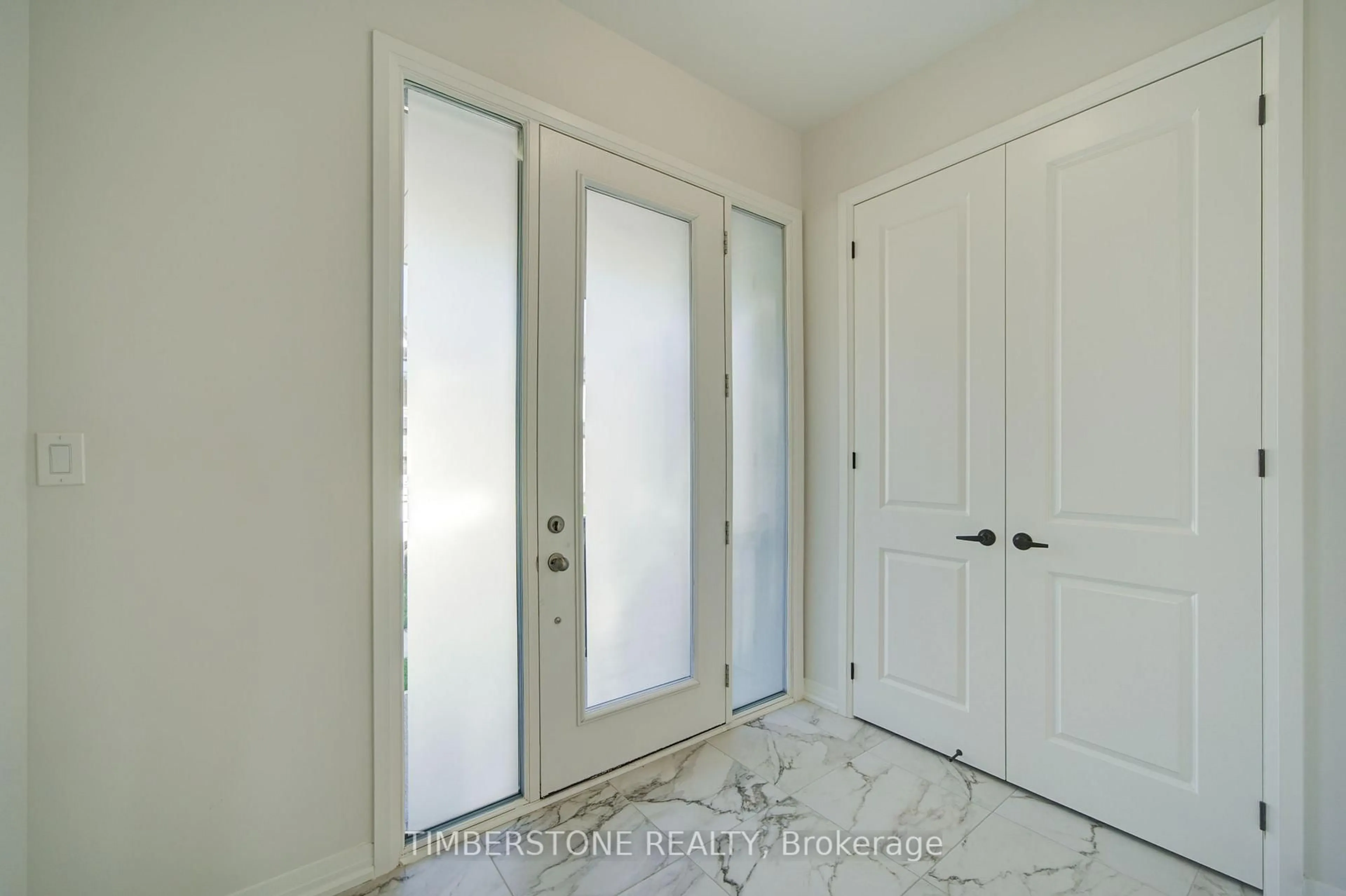 Indoor entryway for 66 Freedom Oaks Tr, Brampton Ontario L6P 4R8