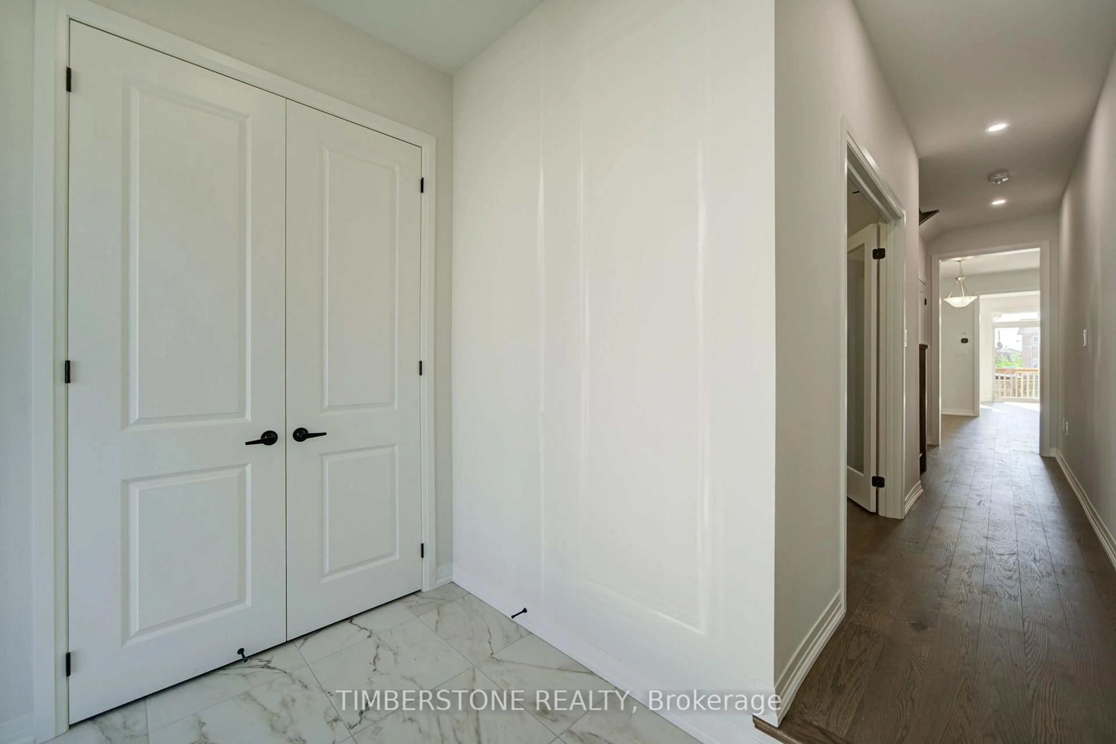 Indoor entryway for 66 Freedom Oaks Tr, Brampton Ontario L6P 4R8