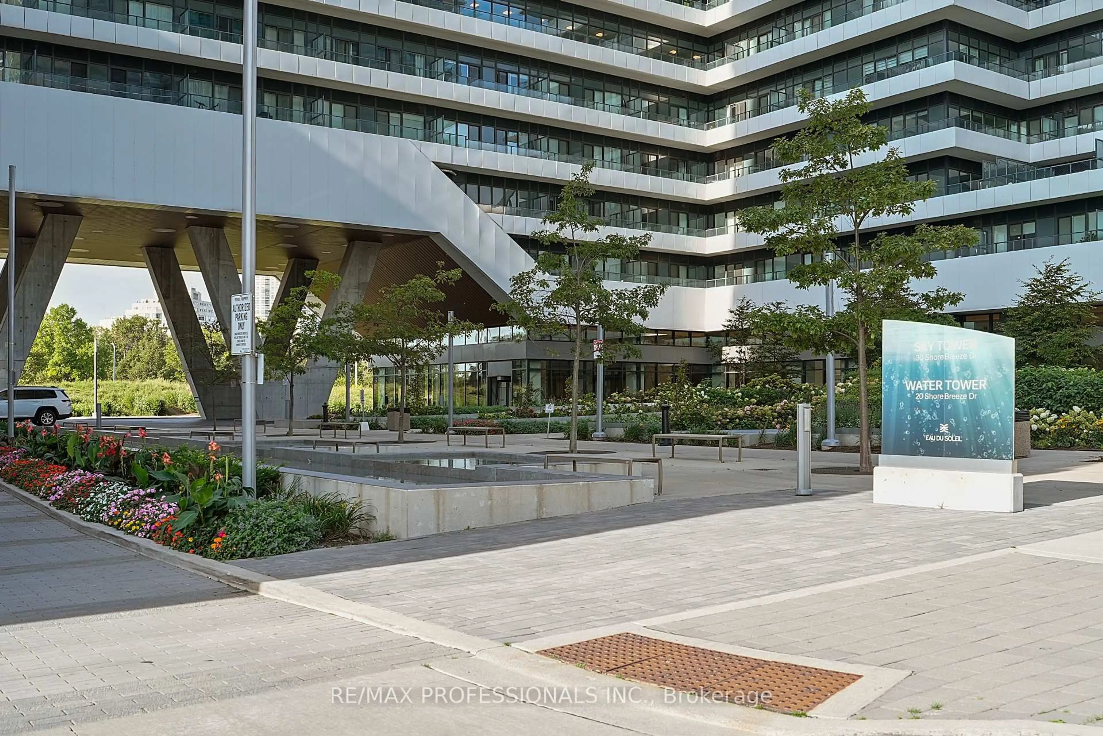 Indoor foyer for 30 Shore Breeze Dr #2418, Toronto Ontario M8V 0J1