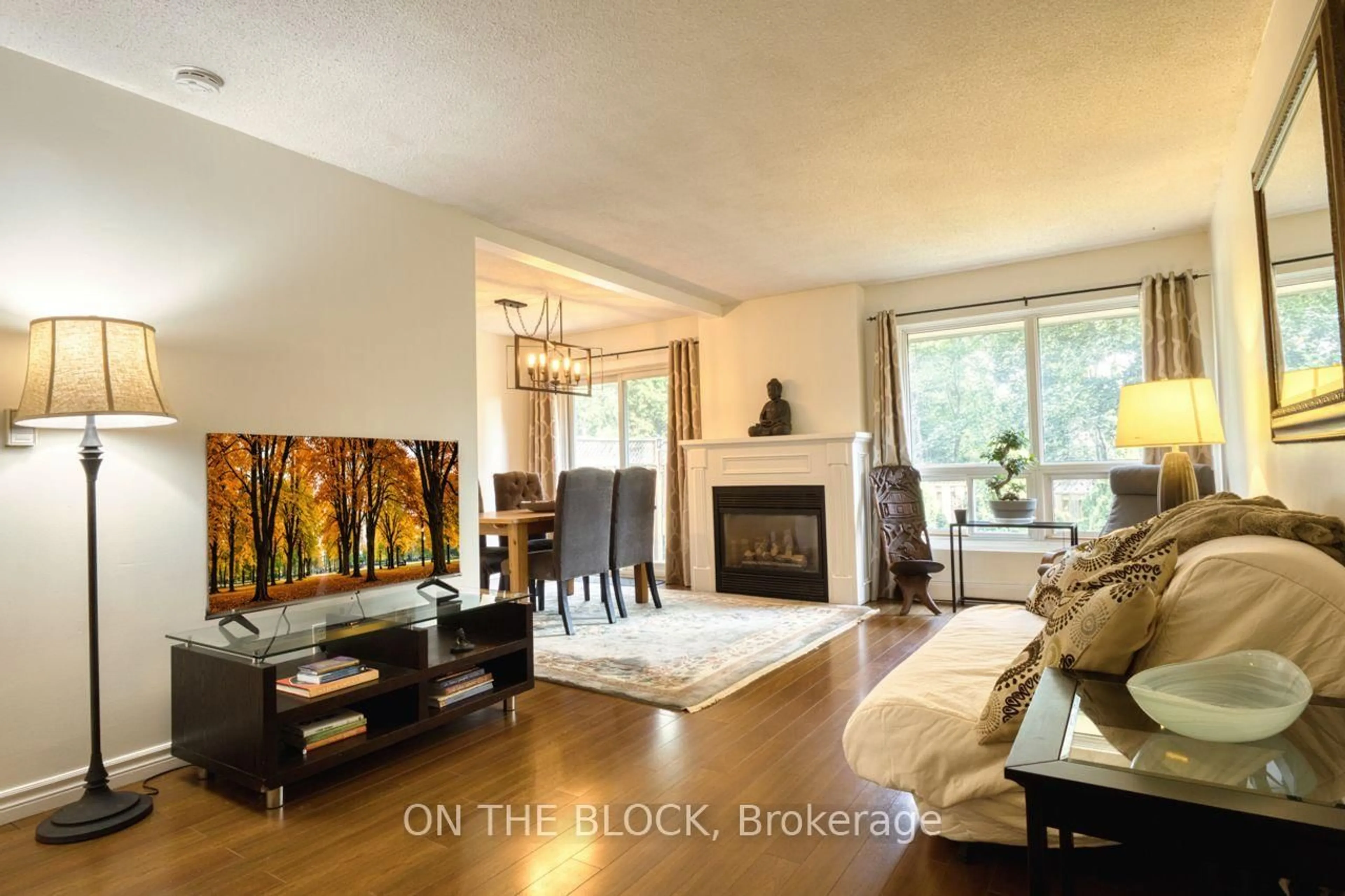 Living room with furniture, unknown for 3010 Palmer Dr #1, Burlington Ontario L7M 1L2