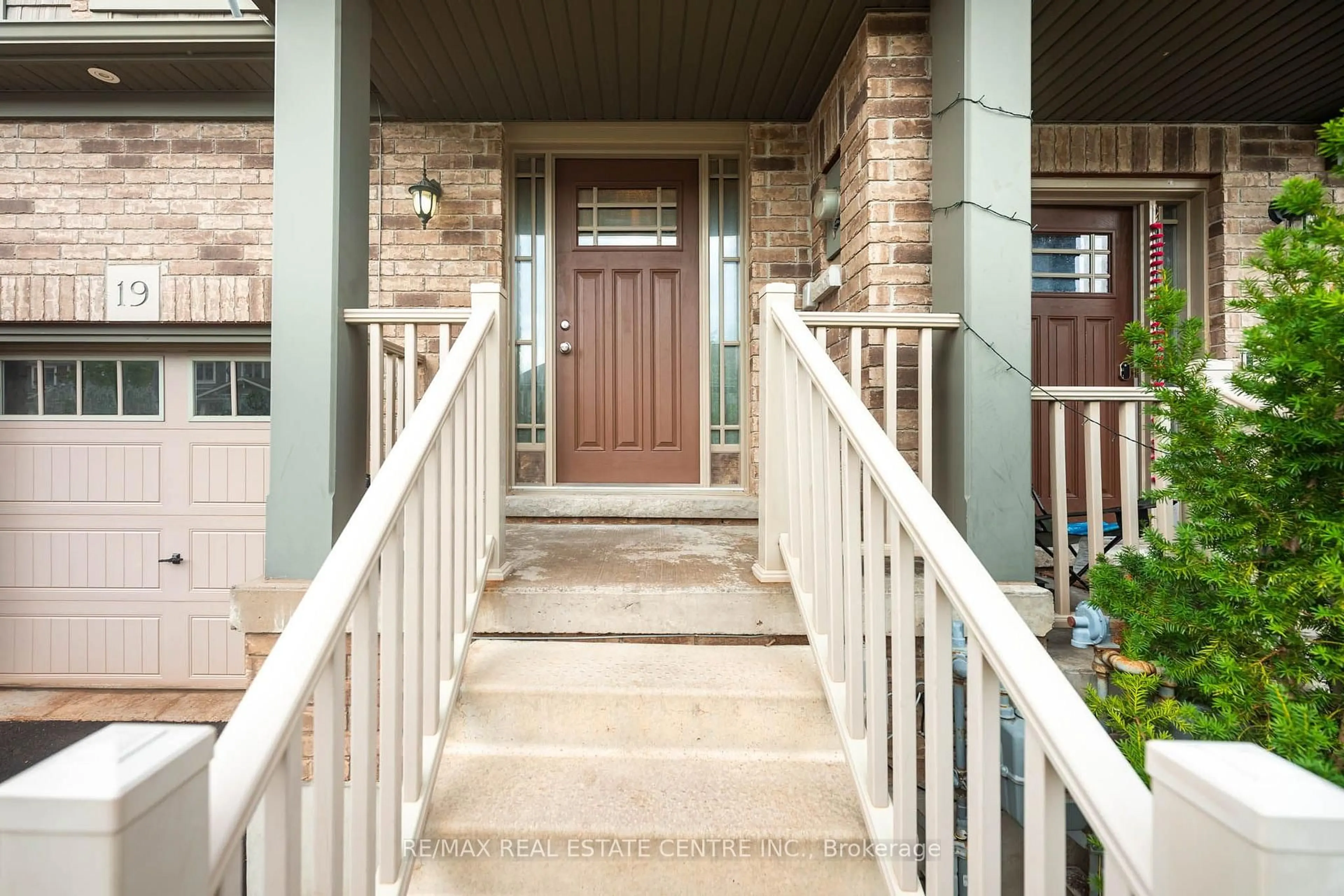 Indoor entryway for 19 Laverty Cres, Orangeville Ontario L9W 6T1