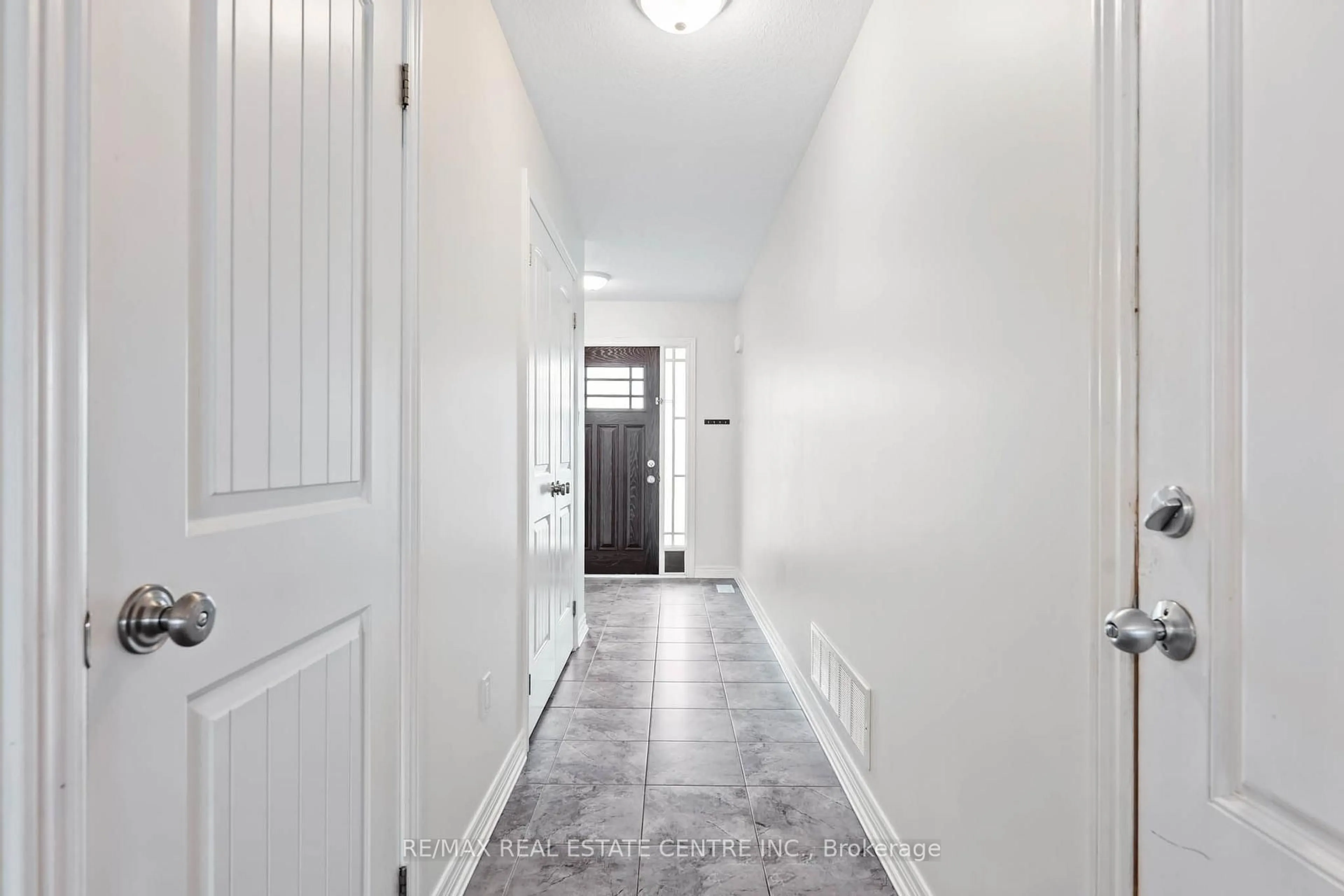 Indoor entryway for 19 Laverty Cres, Orangeville Ontario L9W 6T1