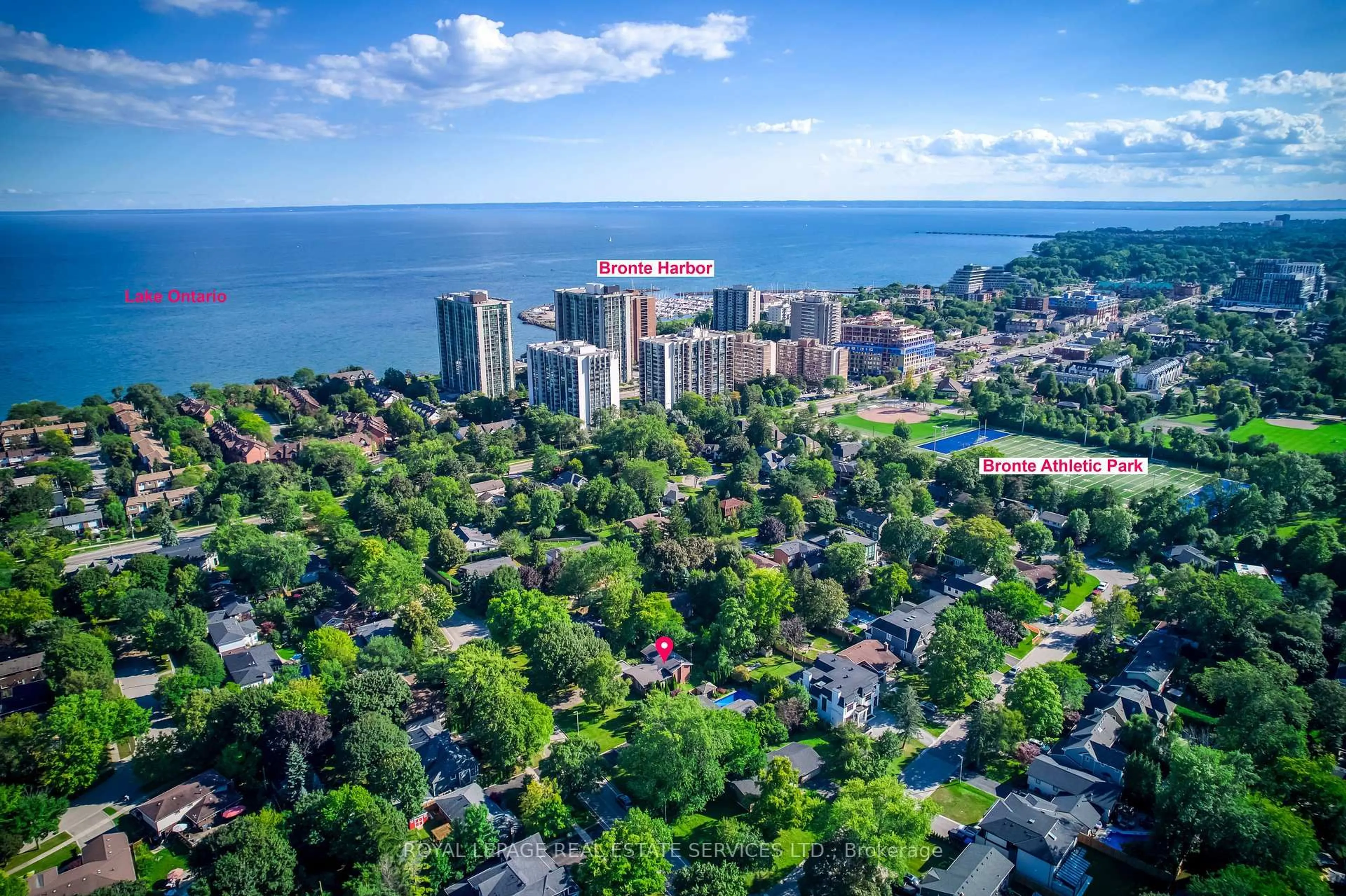 A pic from outside/outdoor area/front of a property/back of a property/a pic from drone, water/lake/river/ocean view for 130 Solingate Dr, Oakville Ontario L6L 3S7