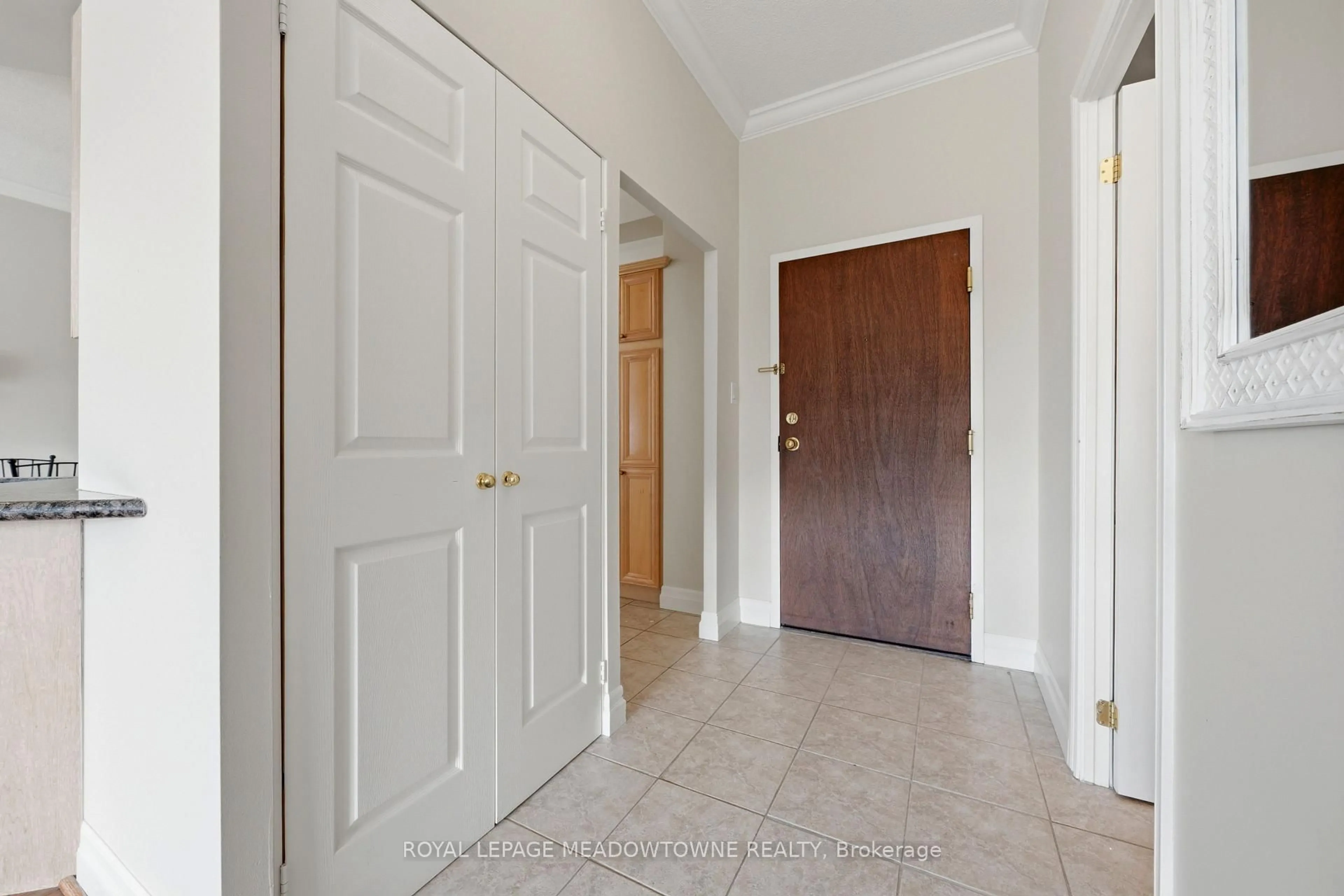 Indoor entryway for 24 Chapel St #Ph02, Halton Hills Ontario L7G 6A7
