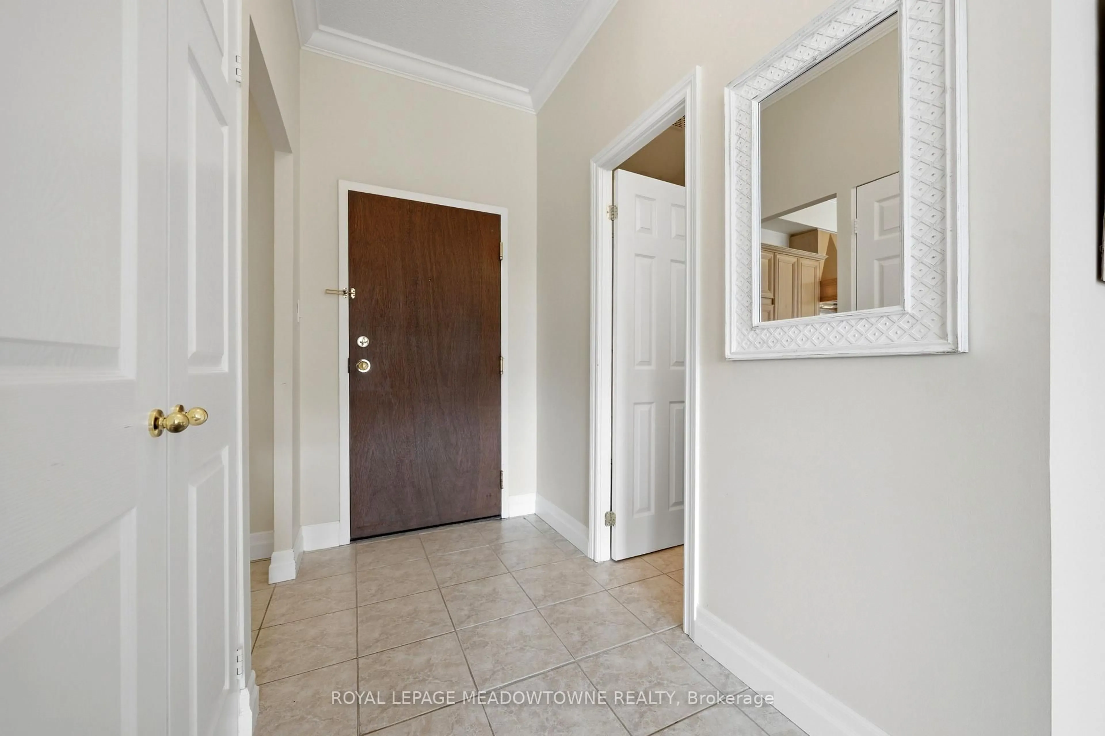 Indoor entryway for 24 Chapel St #Ph02, Halton Hills Ontario L7G 6A7