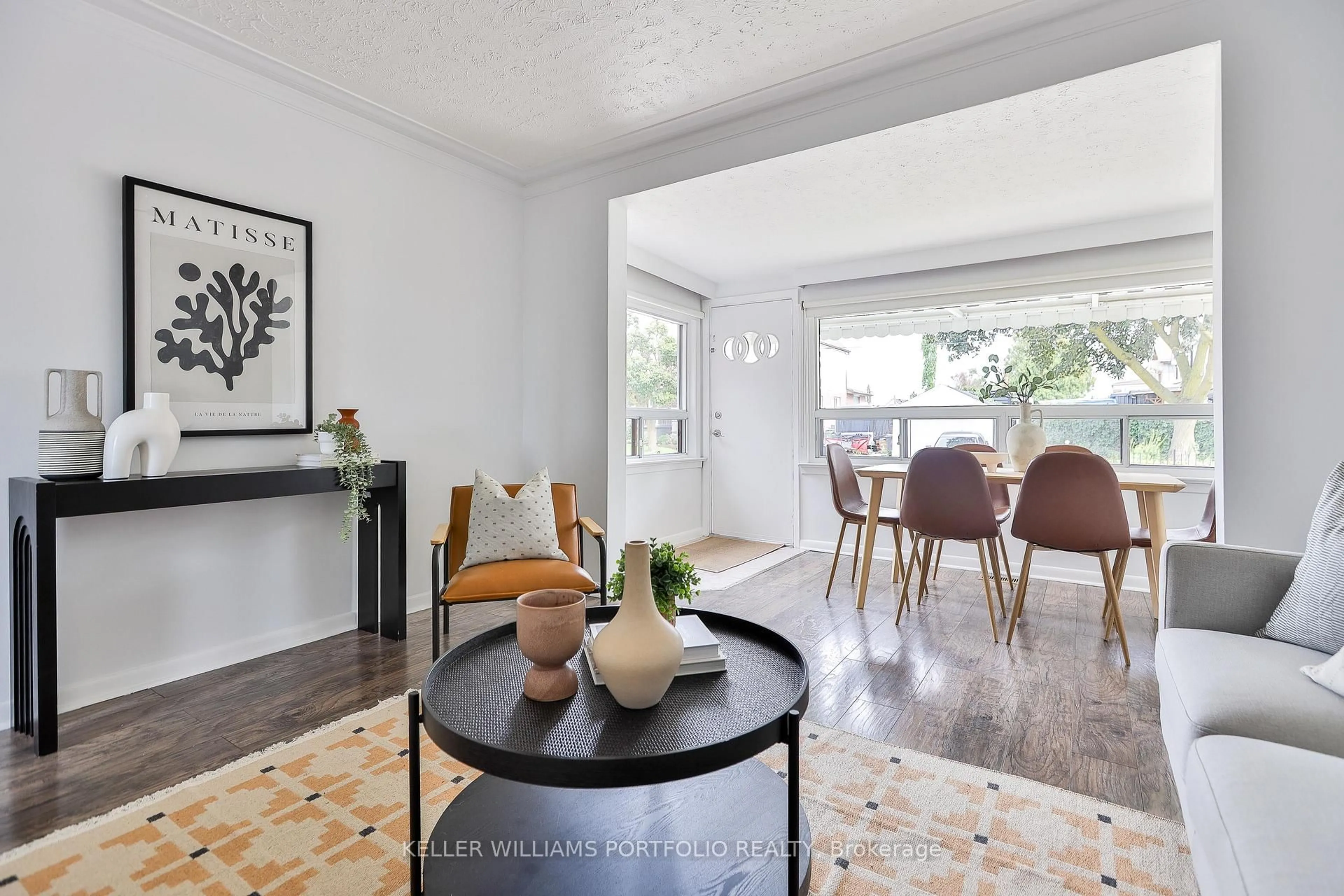 Living room with furniture, unknown for 40 Aileen Ave, Toronto Ontario M6M 1E6