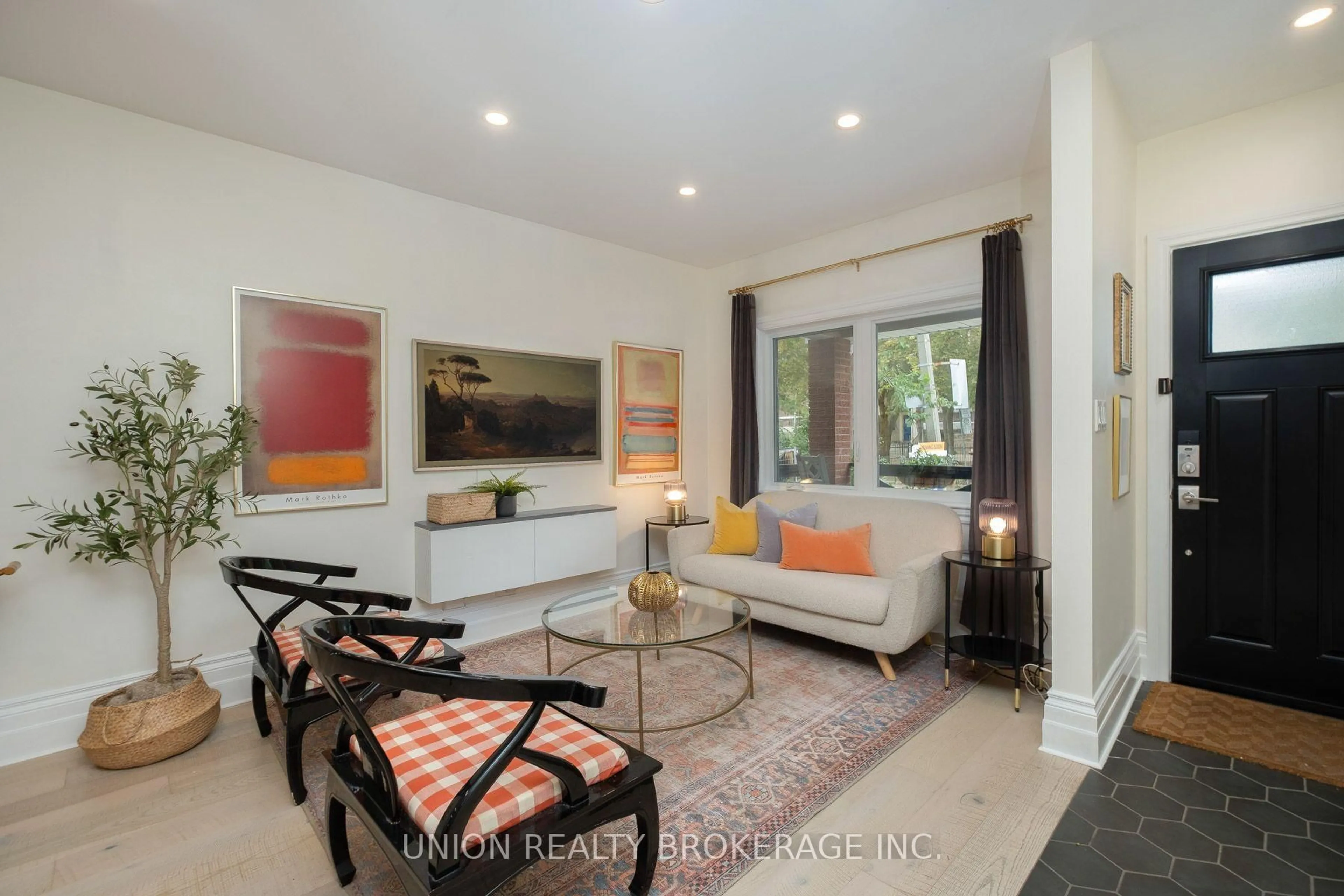 Living room with furniture, unknown for 41 Turnberry Ave, Toronto Ontario M6N 1P7
