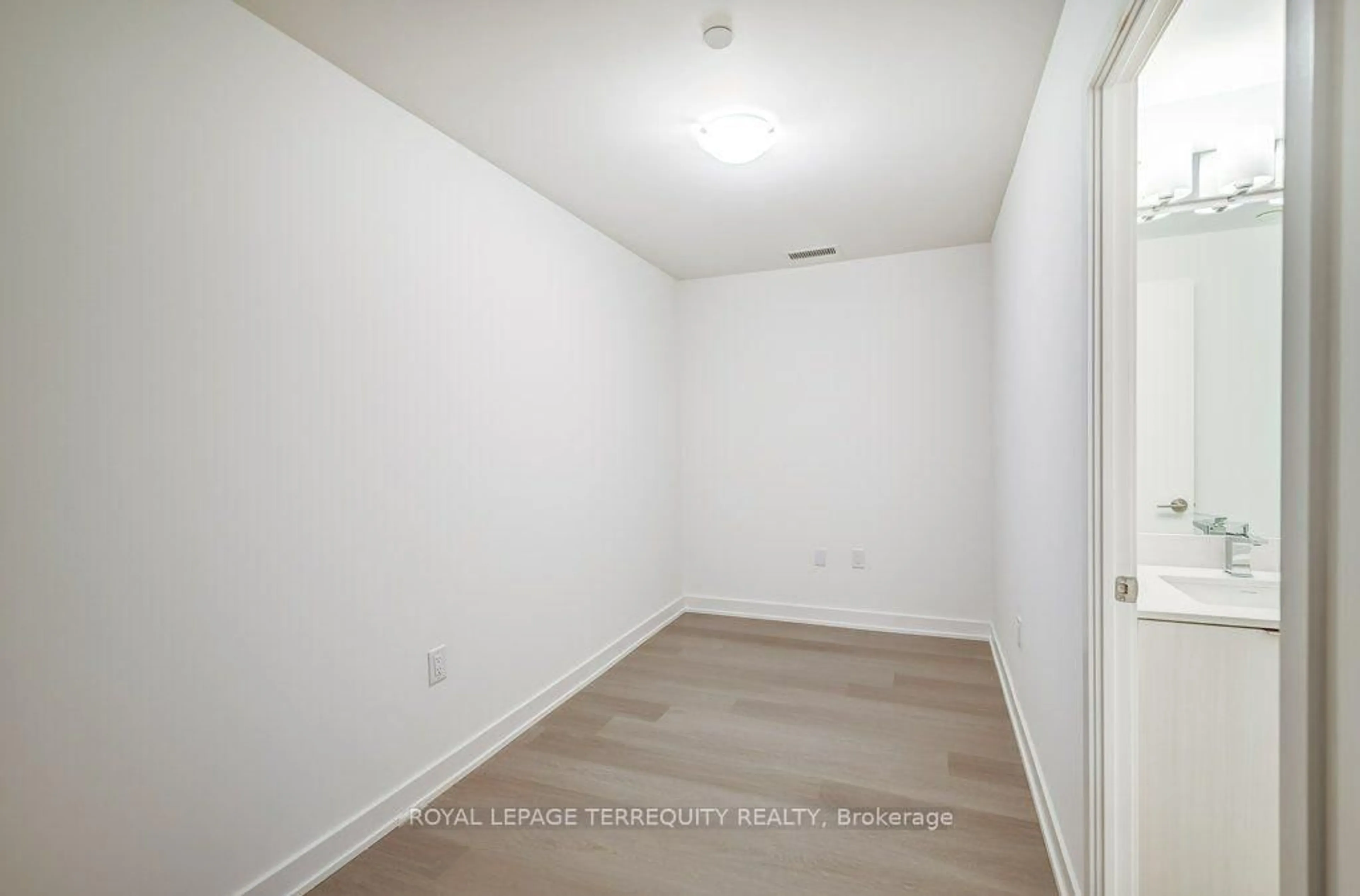 A pic of a room for 859 The Queensway #614, Toronto Ontario M8Z 1N8