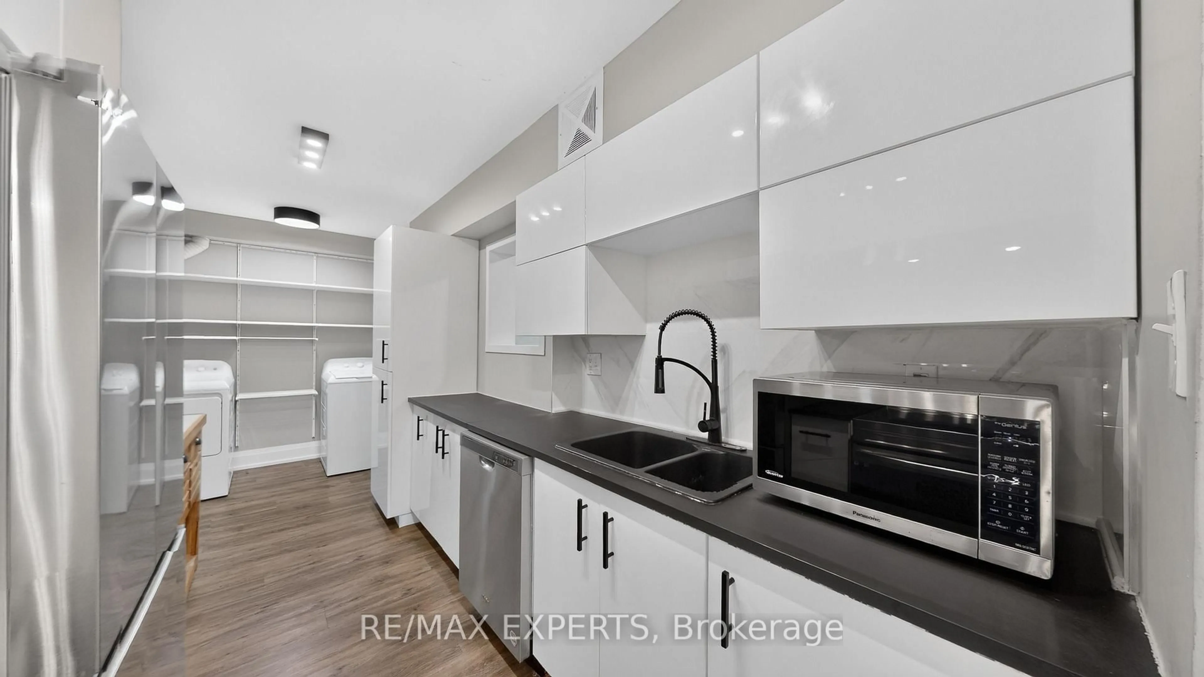 Unknown for 390 Dixon Rd #1703, Toronto Ontario M9R 1T4
