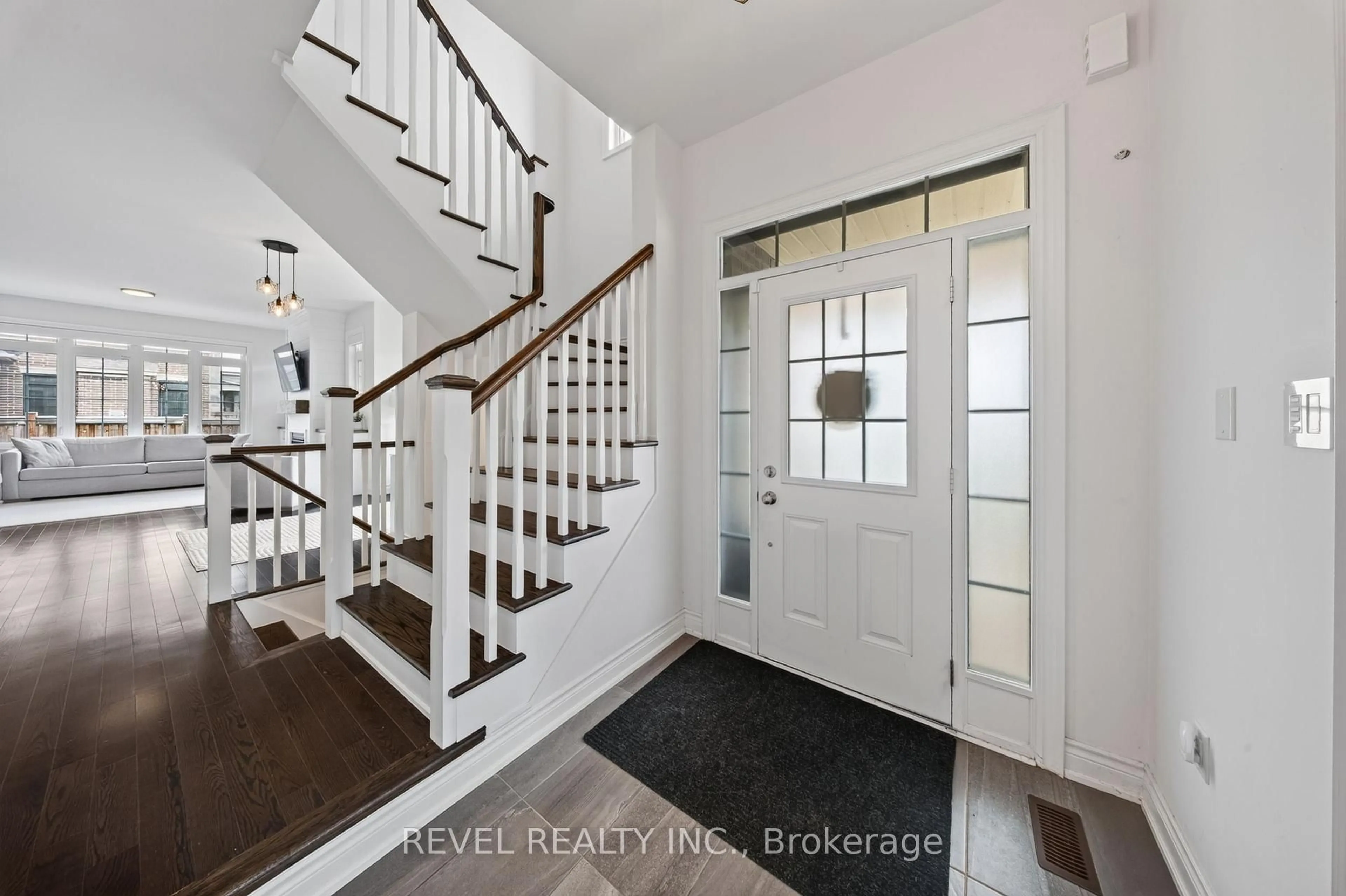 Indoor entryway for 455 Ramsey Pl, Milton Ontario L9E 1J6