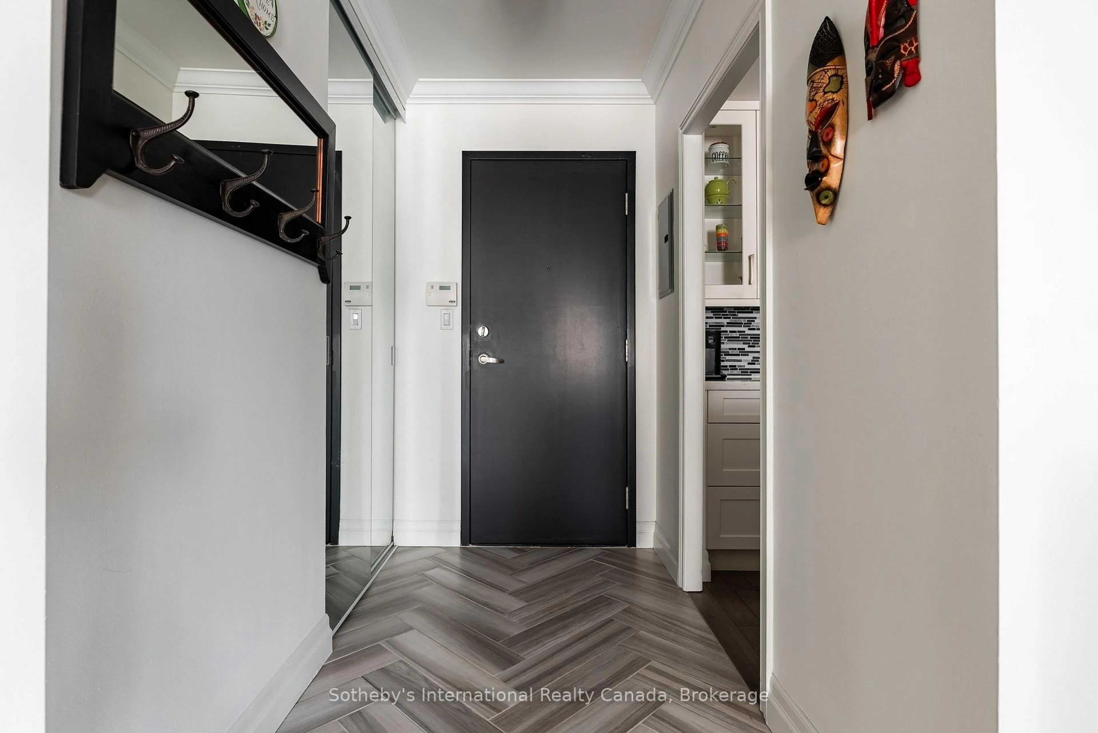 Indoor entryway for 50 Old Mill Rd #105, Oakville Ontario L6J 7W1