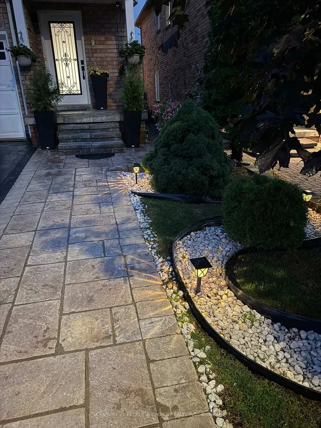644 Madame St, Mississauga 4