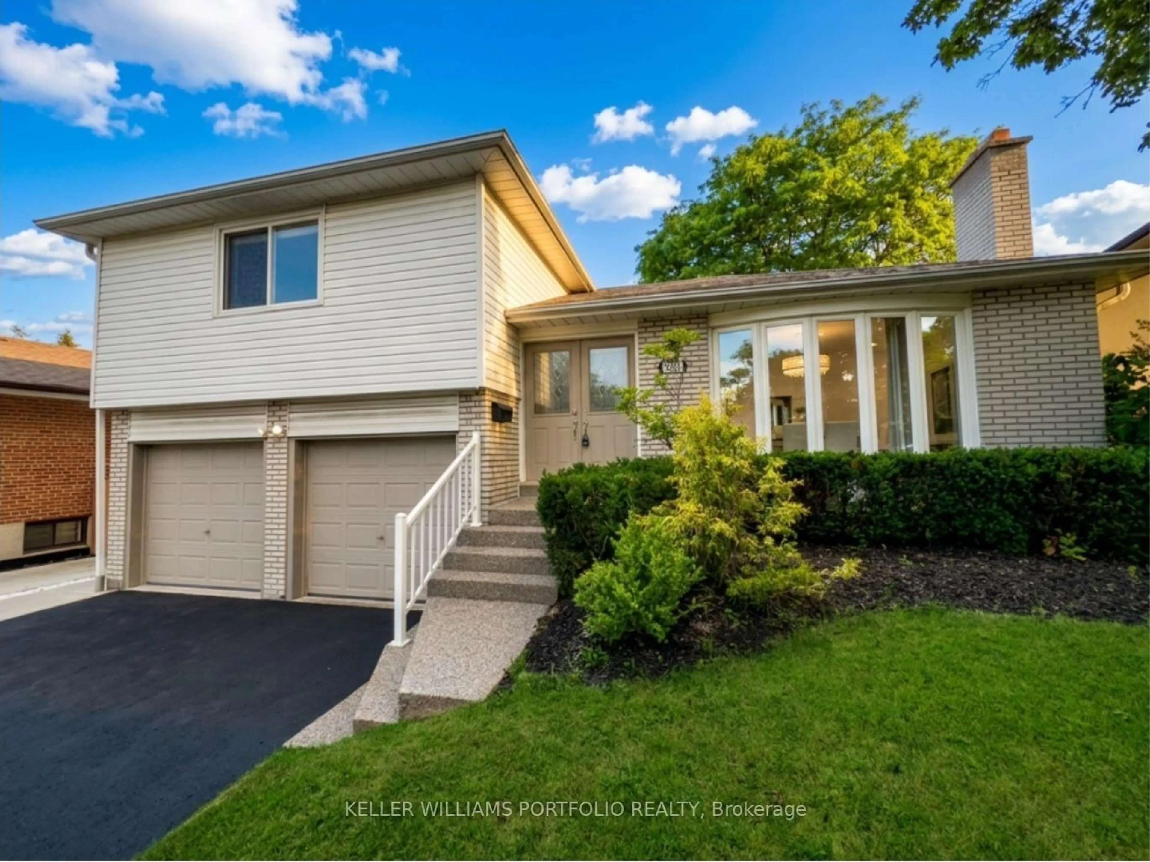 Home with vinyl exterior material, street for 3310 Havenwood Dr, Mississauga Ontario L4X 2M3