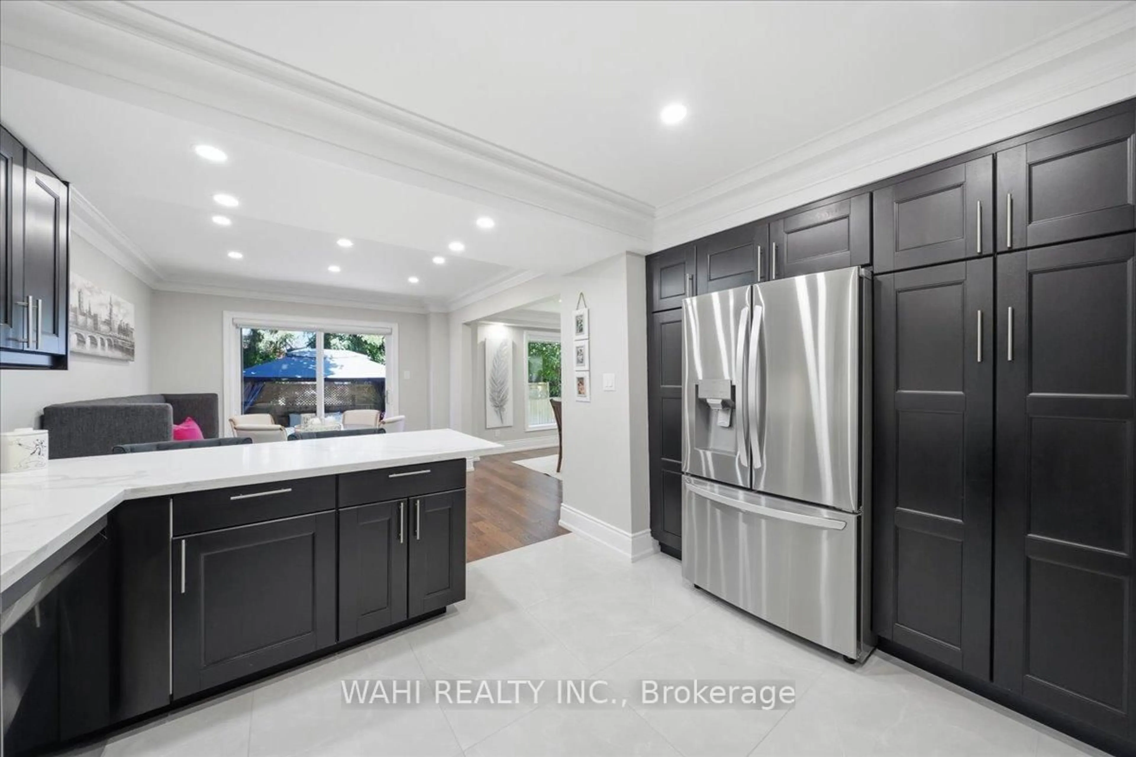 Open concept kitchen, ceramic/tile floor for 1141 Vicki Lane, Mississauga Ontario L5C 2X9