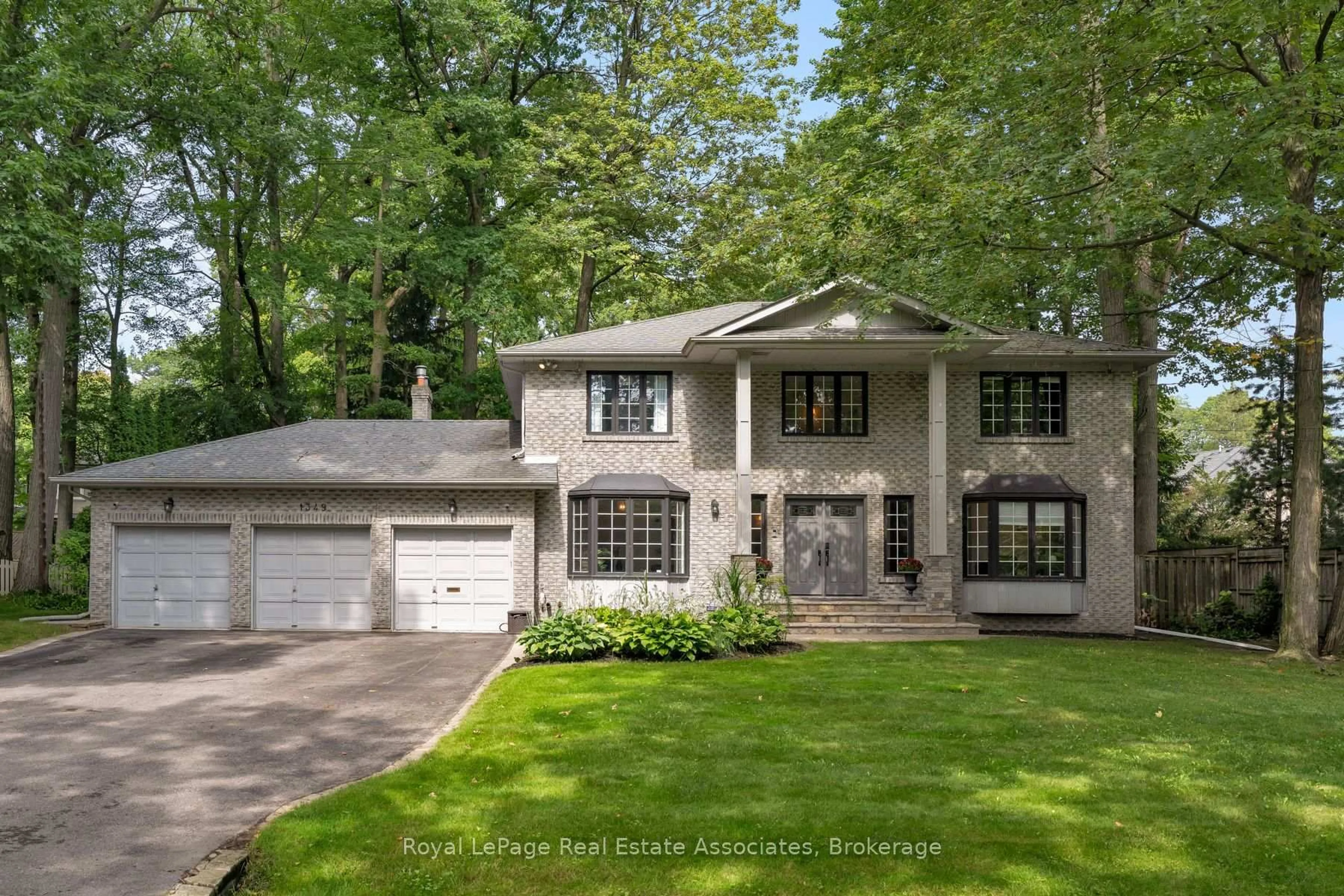 Home with vinyl exterior material, street for 1349 Birchwood Heights Dr, Mississauga Ontario L5G 2Y3