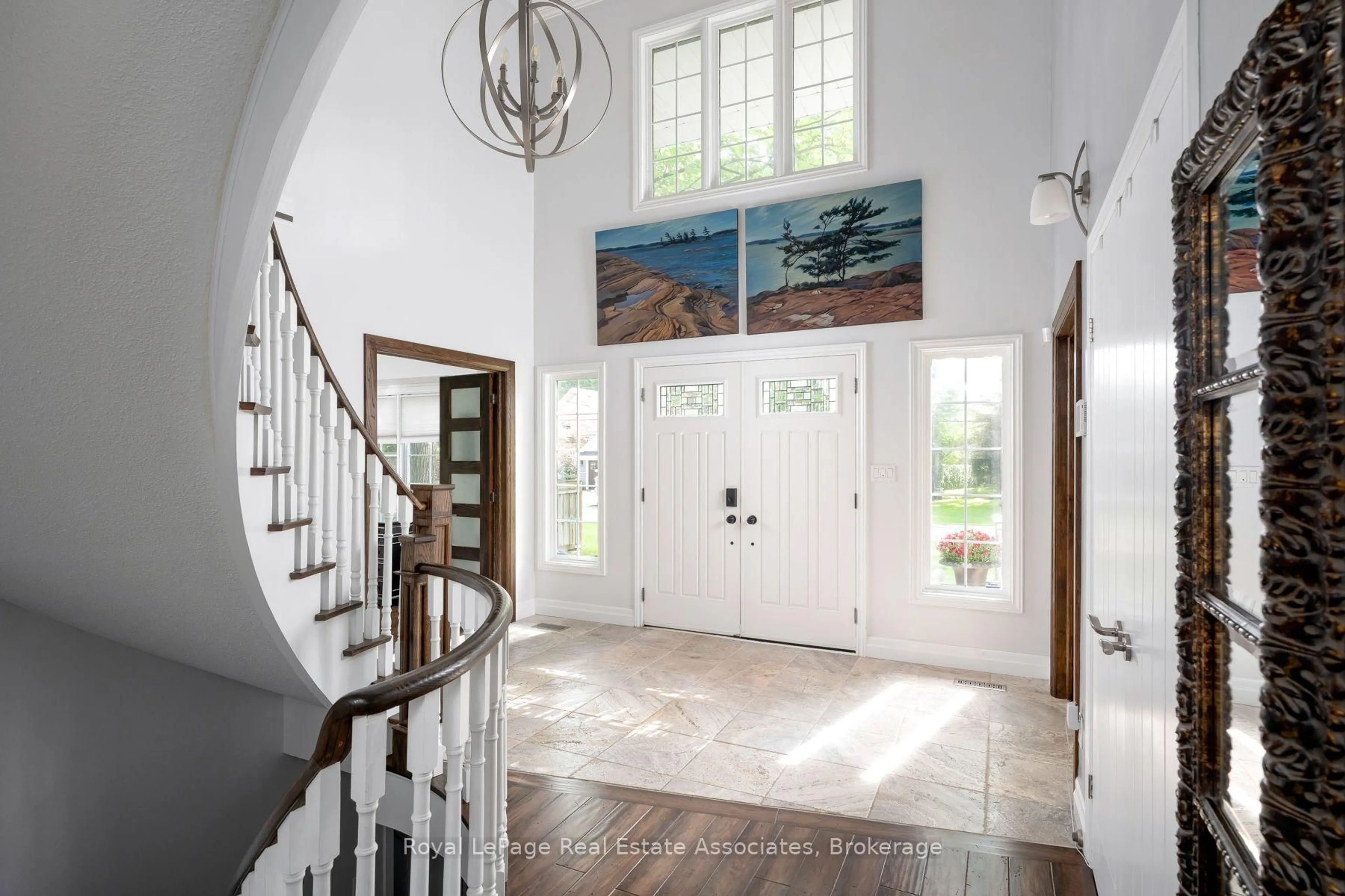 Indoor entryway for 1349 Birchwood Heights Dr, Mississauga Ontario L5G 2Y3