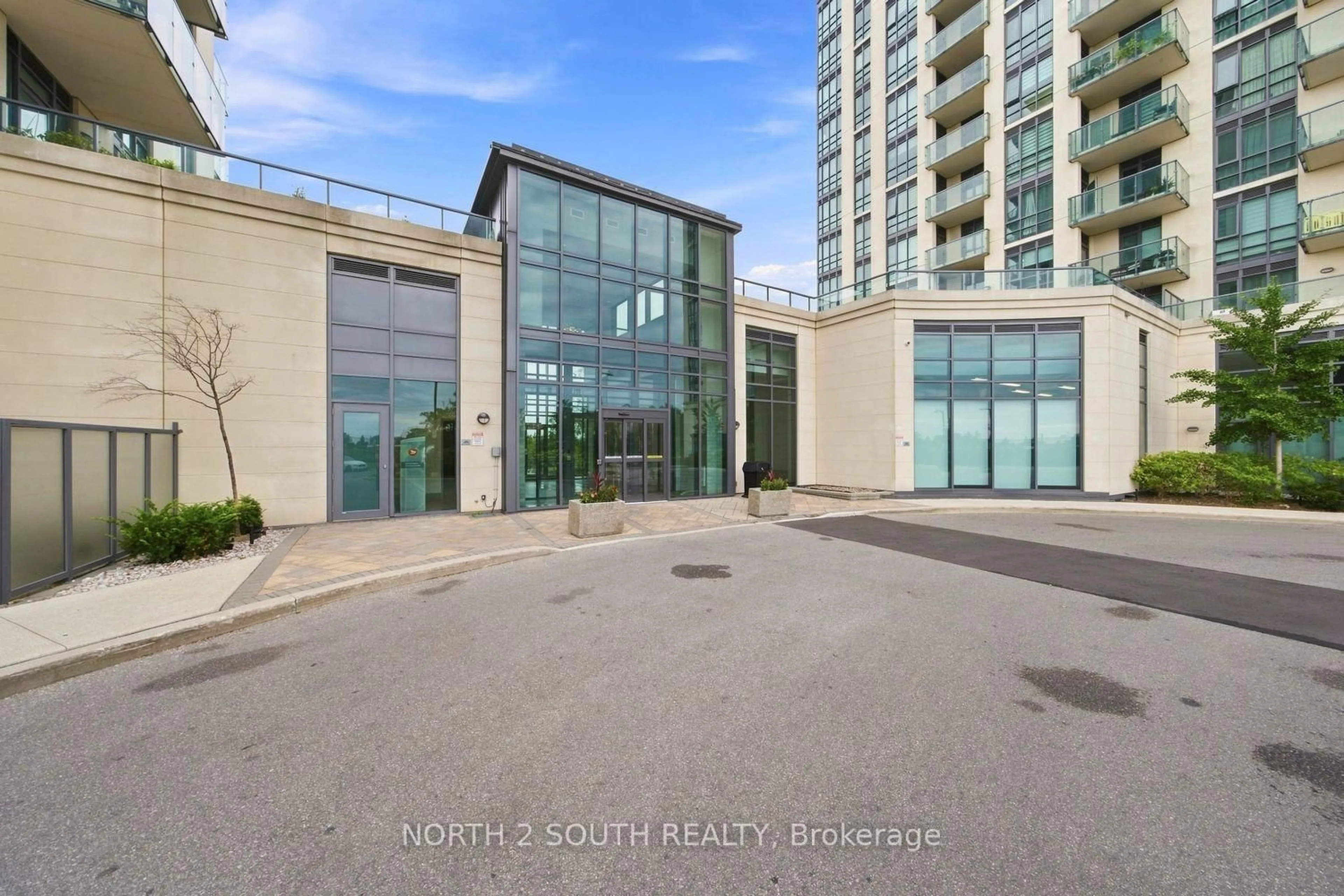 Indoor foyer for 65 Yorkland Blvd #804, Brampton Ontario L6P 1B9