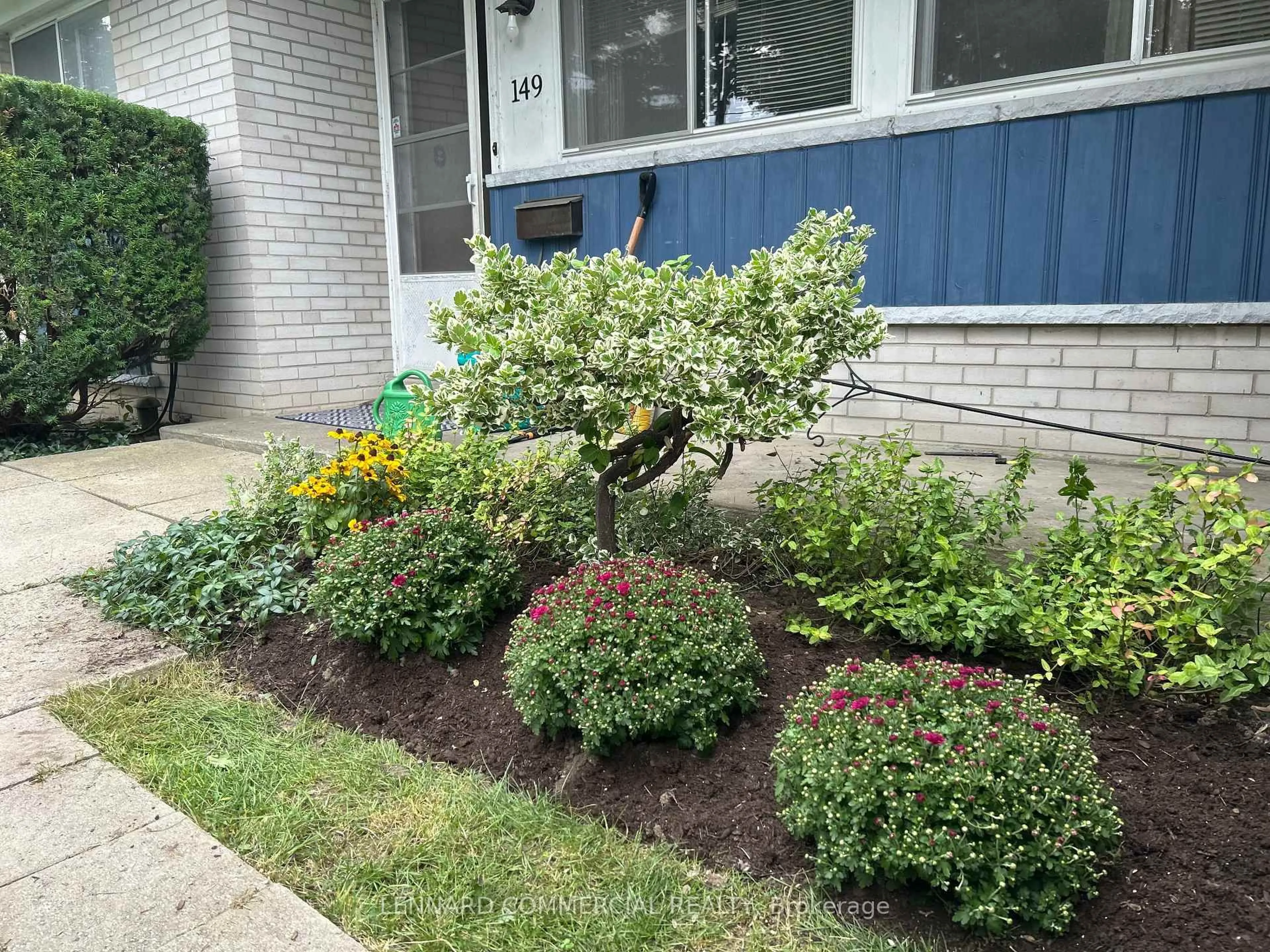Patio, street for 149 Verobeach Blvd, Toronto Ontario M9M 1R2
