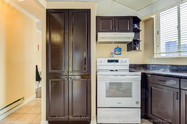 3700 Kaneff Cres #2202, Mississauga 4