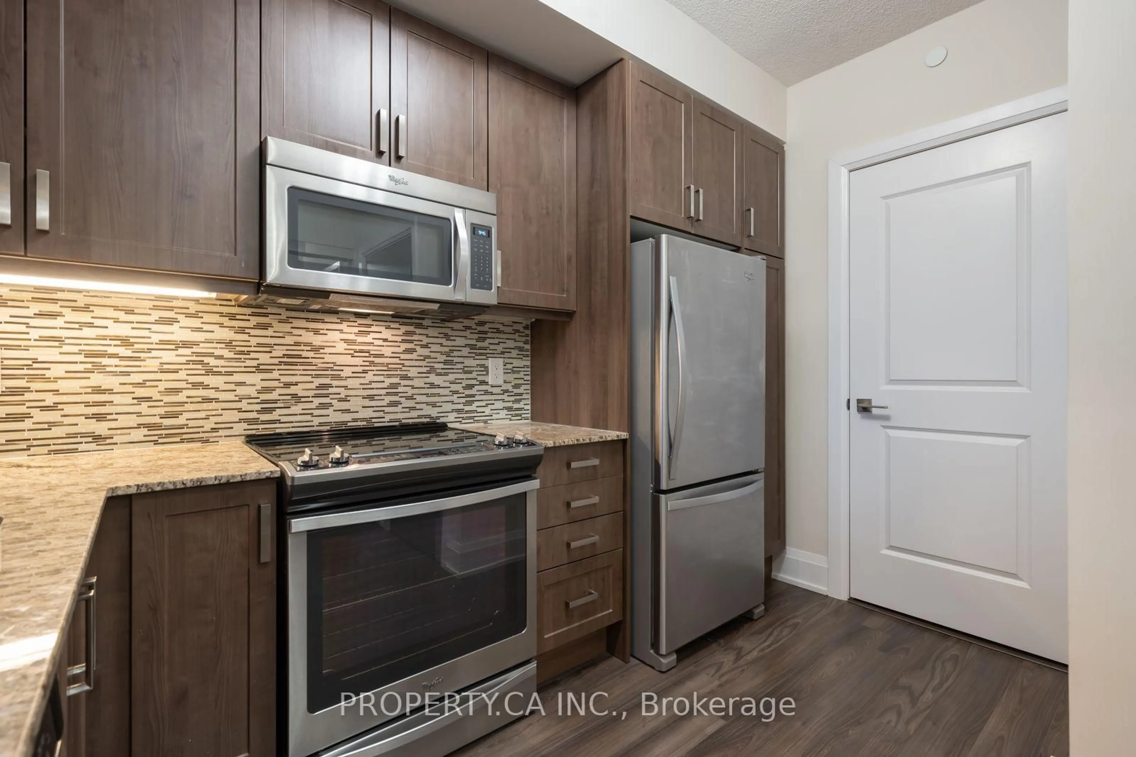 Standard kitchen, unknown for 1 Old Mill Dr #613, Toronto Ontario M6S 0A1
