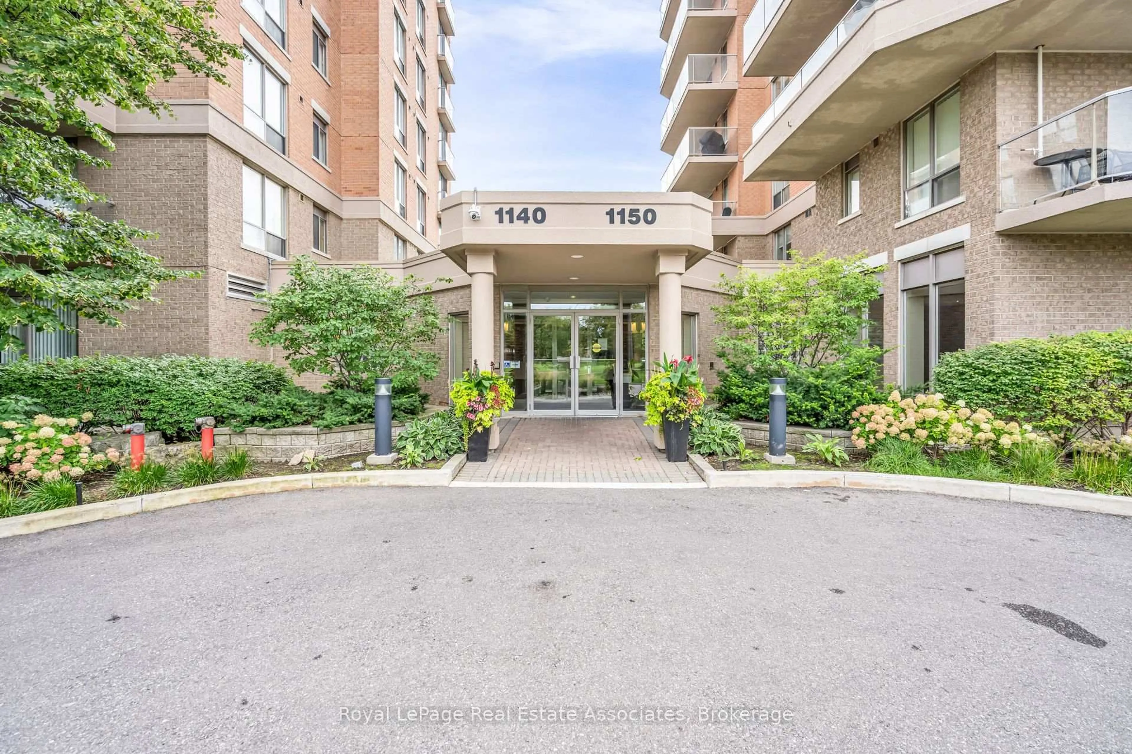 Indoor foyer for 1140 Parkwest Pl #208, Mississauga Ontario L5E 3K9
