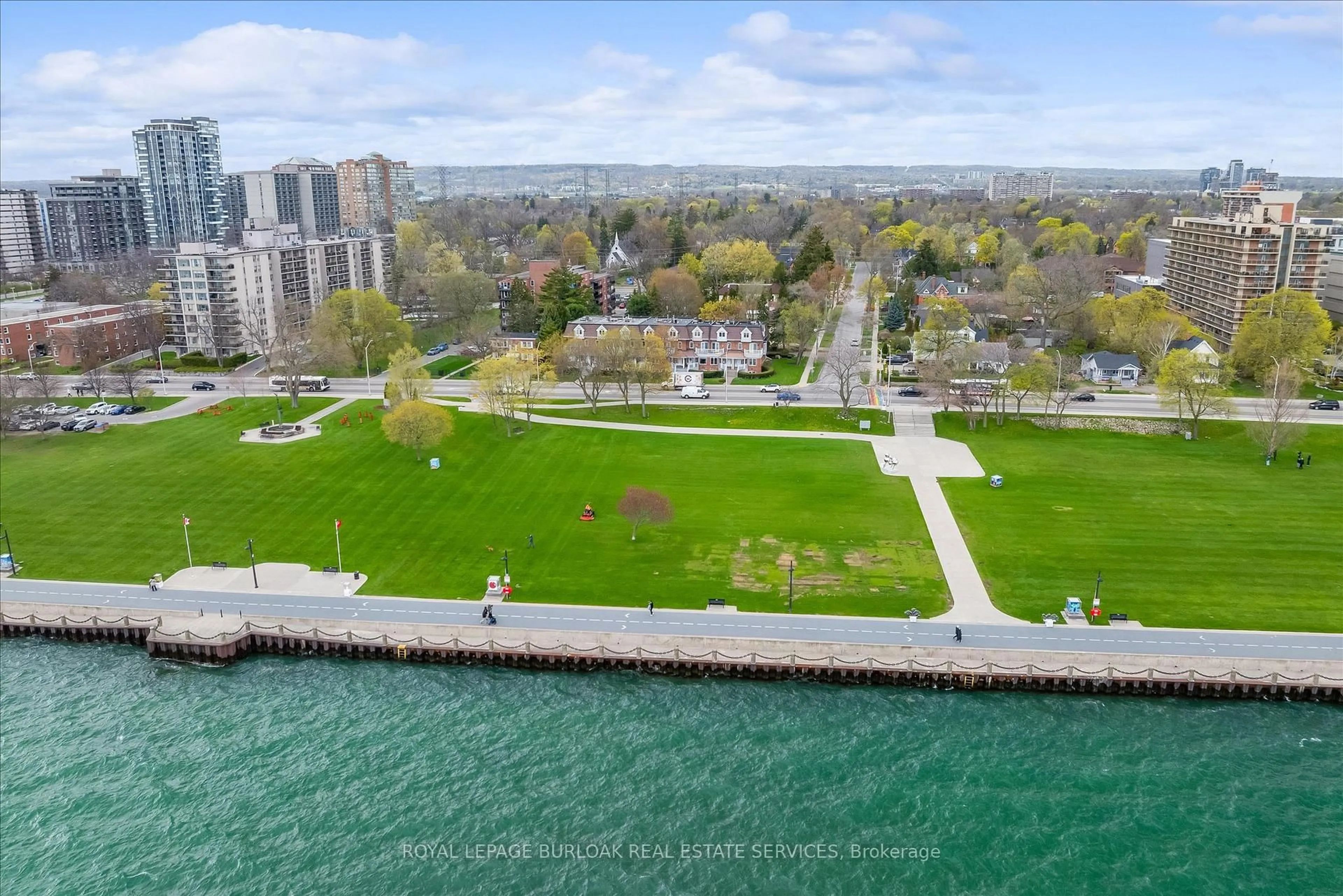 A pic from outside/outdoor area/front of a property/back of a property/a pic from drone, water/lake/river/ocean view for 1389 Lakeshore Rd, Burlington Ontario L7S 1B1