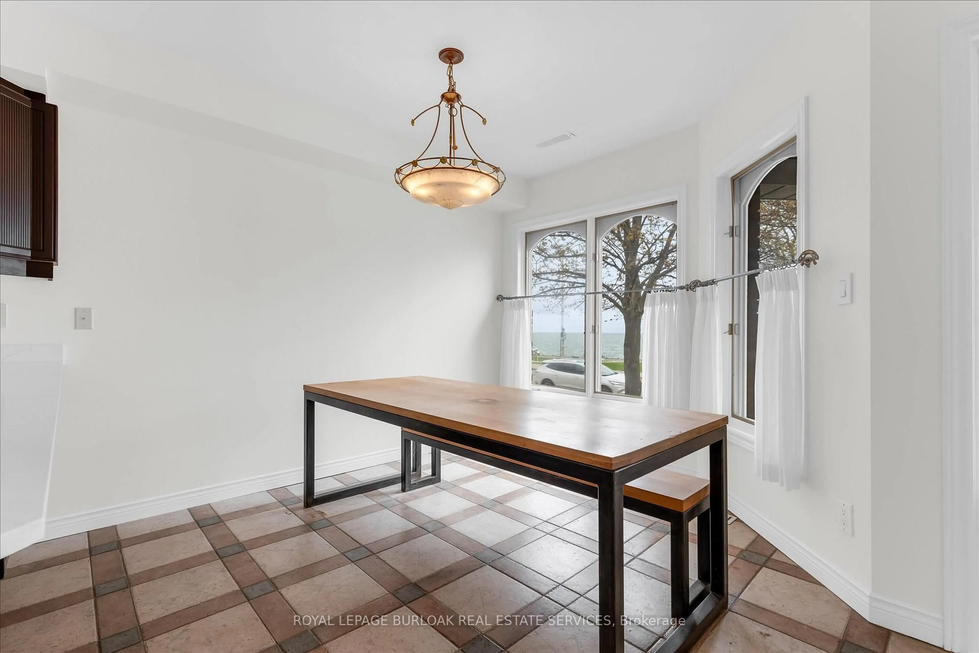 Dining room, ceramic/tile floor for 1389 Lakeshore Rd, Burlington Ontario L7S 1B1