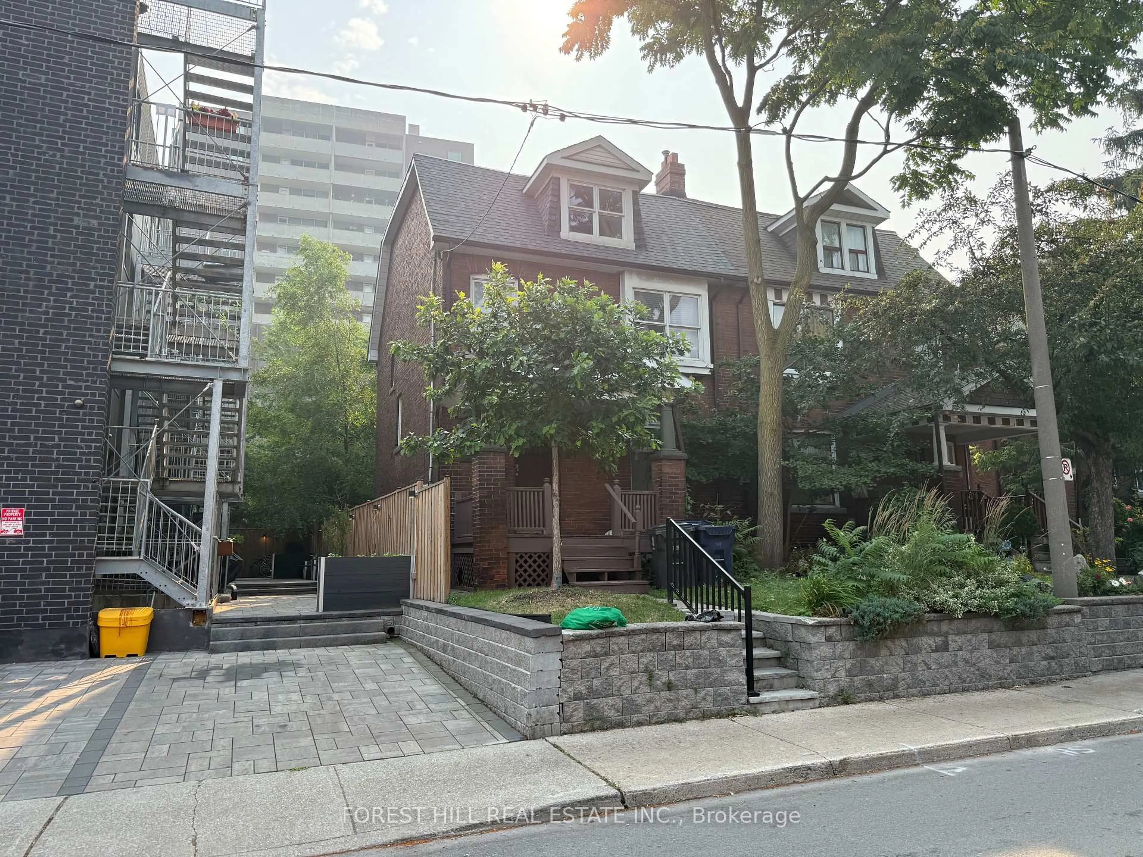 A pic from outside/outdoor area/front of a property/back of a property/a pic from drone, street for 63 Alhambra Ave, Toronto Ontario M6R 2S4