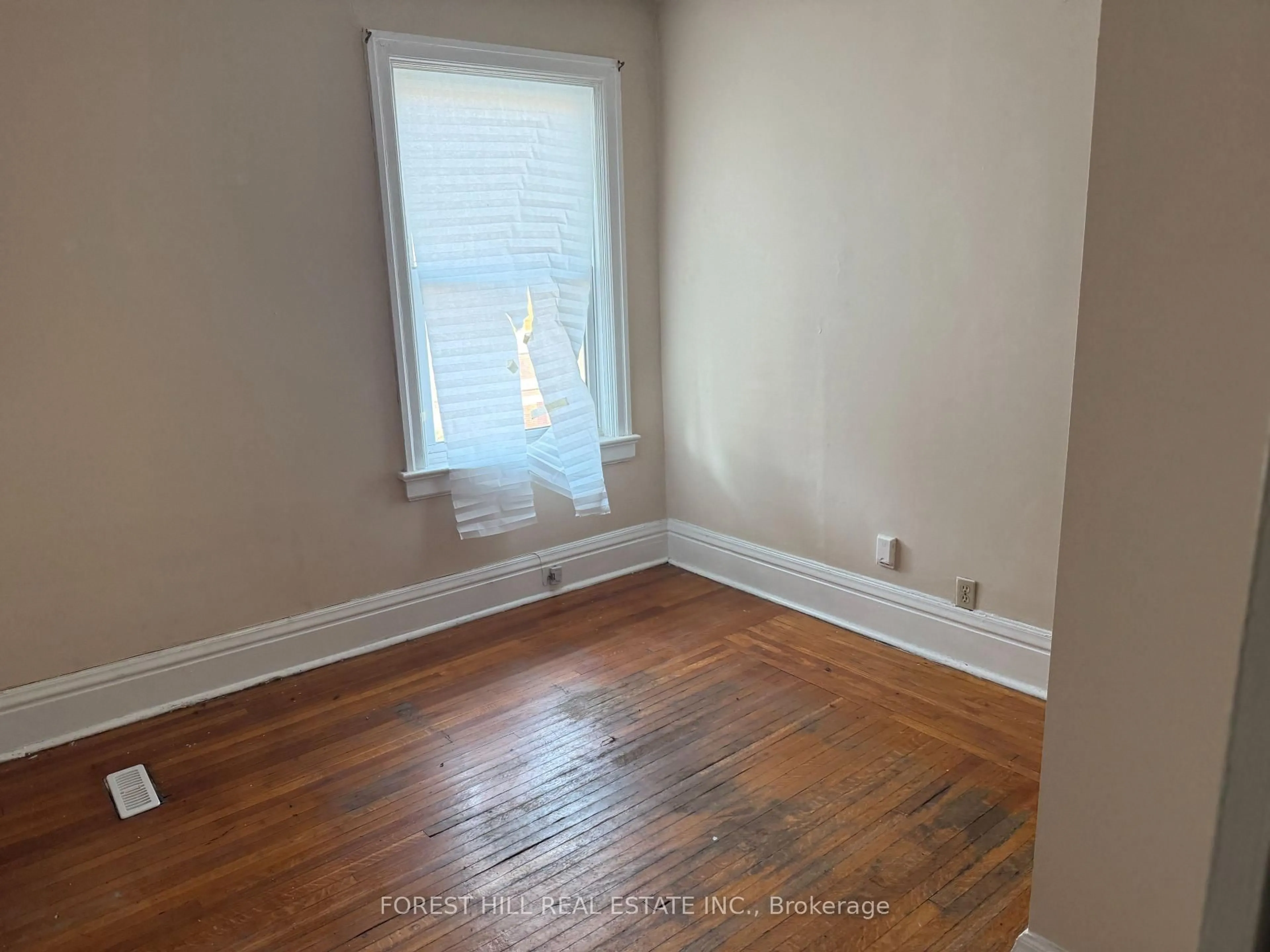 A pic of a room for 63 Alhambra Ave, Toronto Ontario M6R 2S4