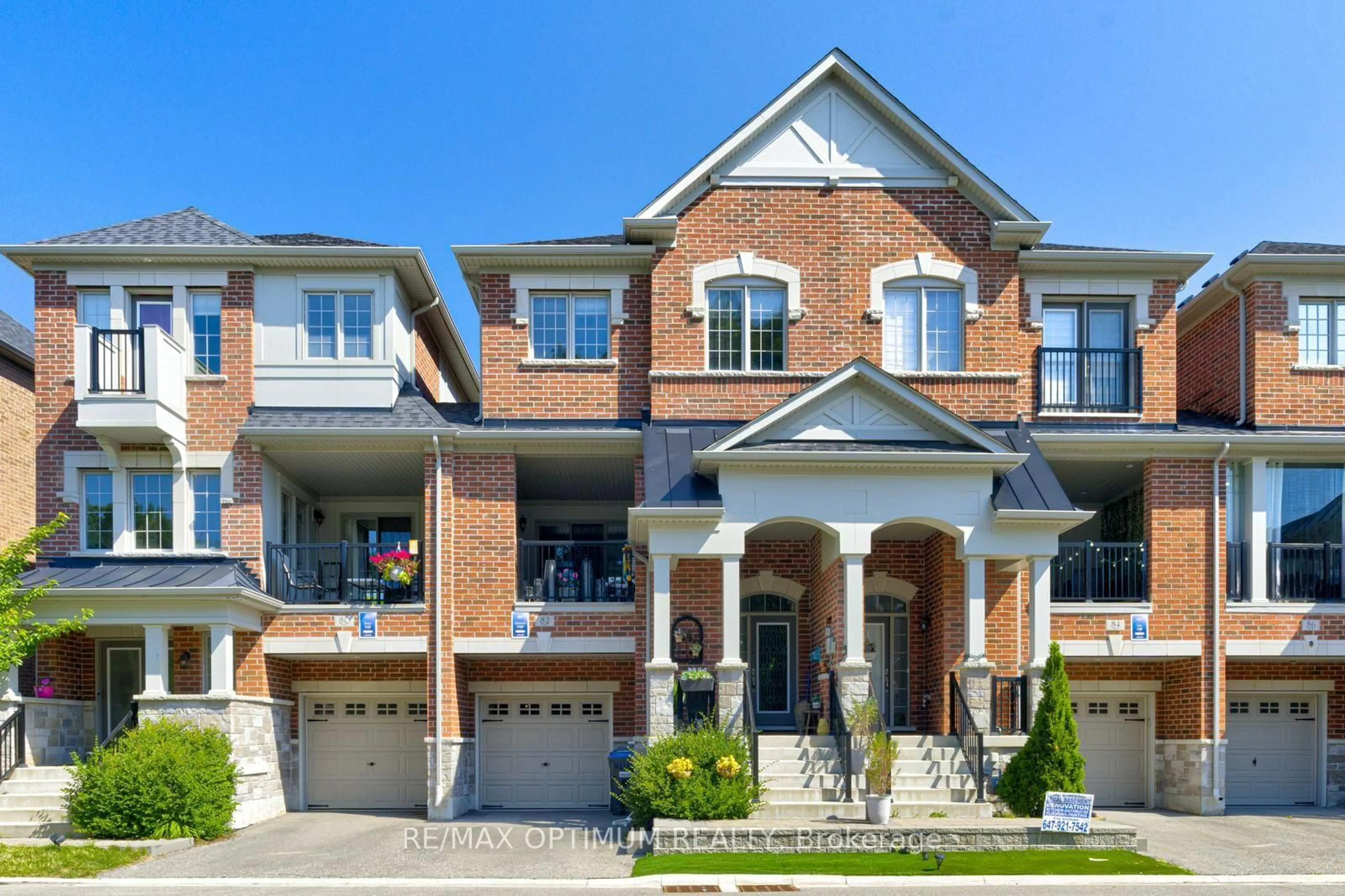 Home with brick exterior material, street for 82 Oakmore Lane, Brampton Ontario L6Y 6H5