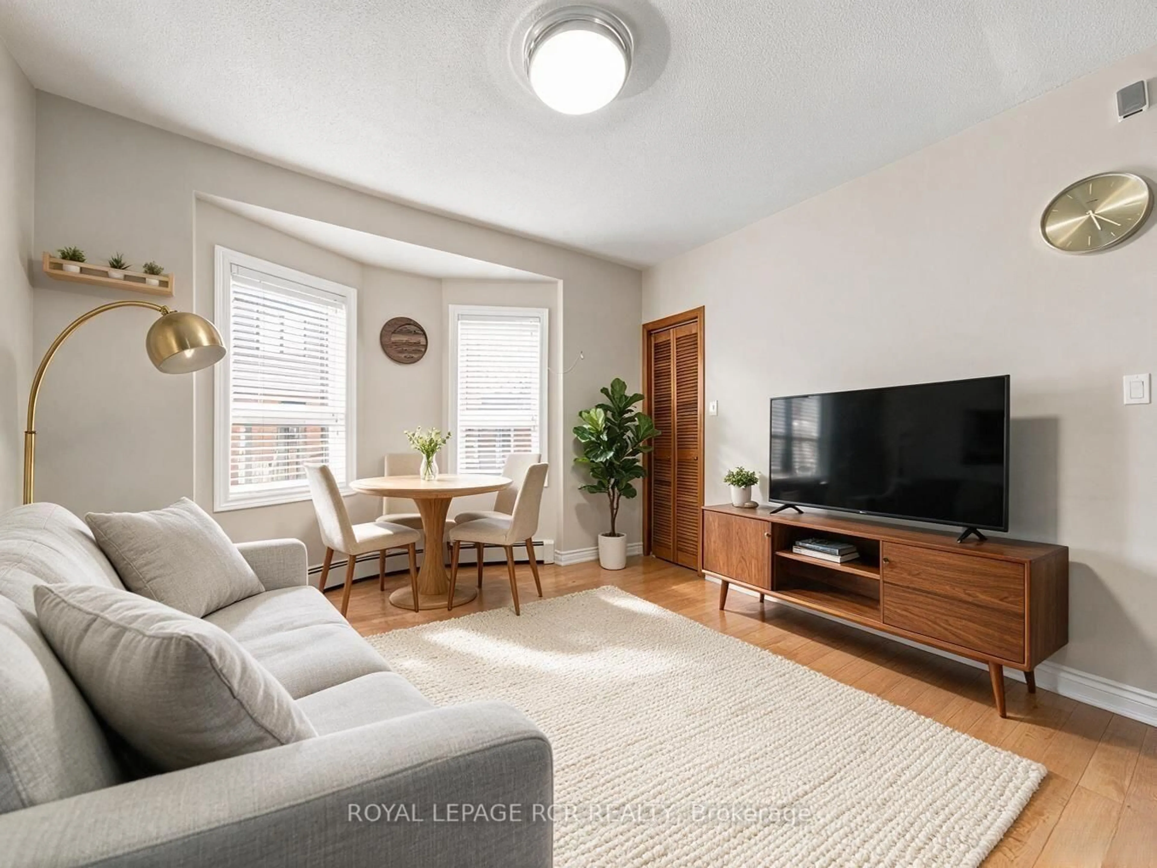 Living room with furniture, unknown for 966 Shaw St, Toronto Ontario M6G 3M7