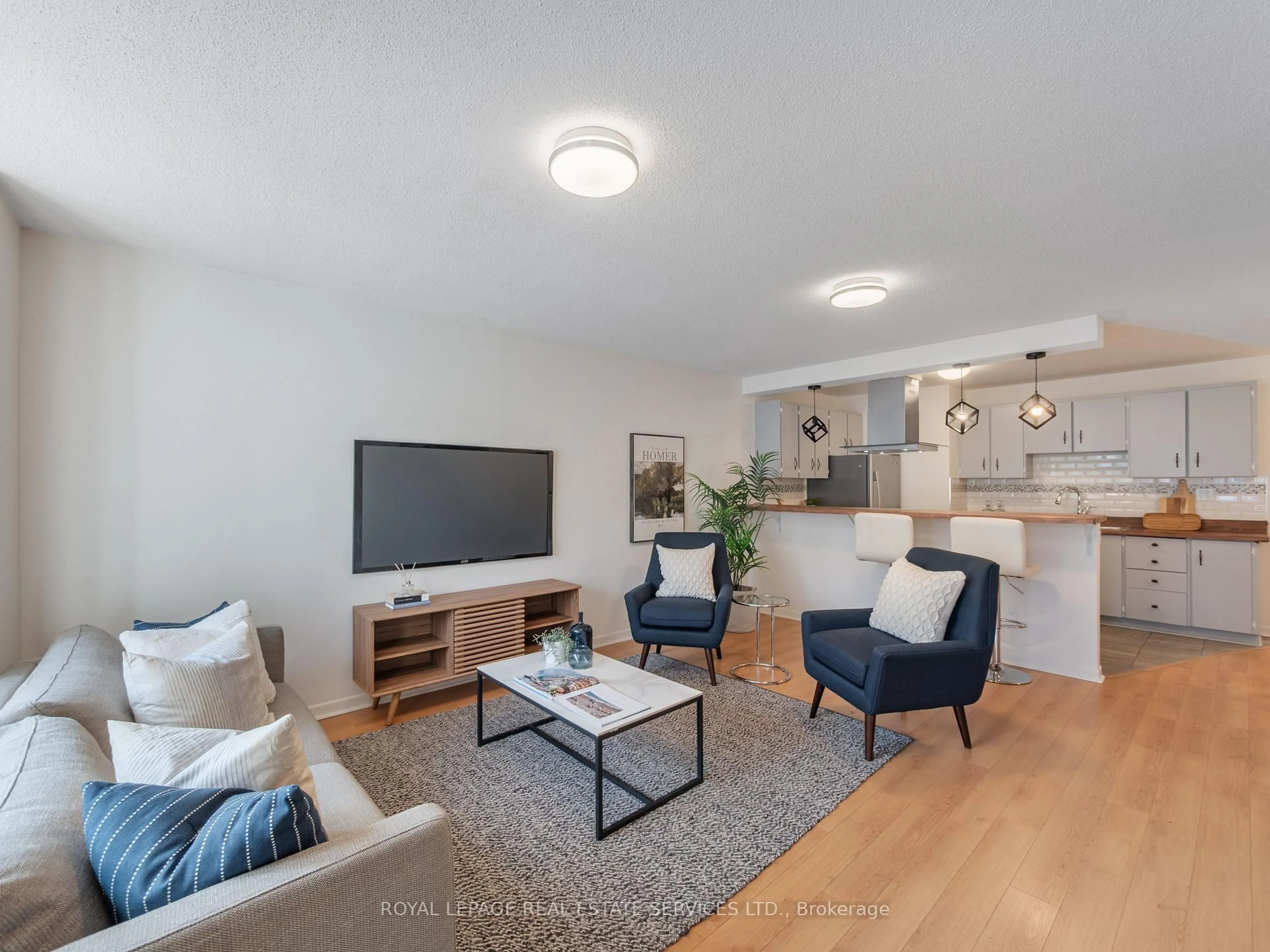 Living room with furniture, unknown for 346 Indian Road Cres, Toronto Ontario M6P 2H1