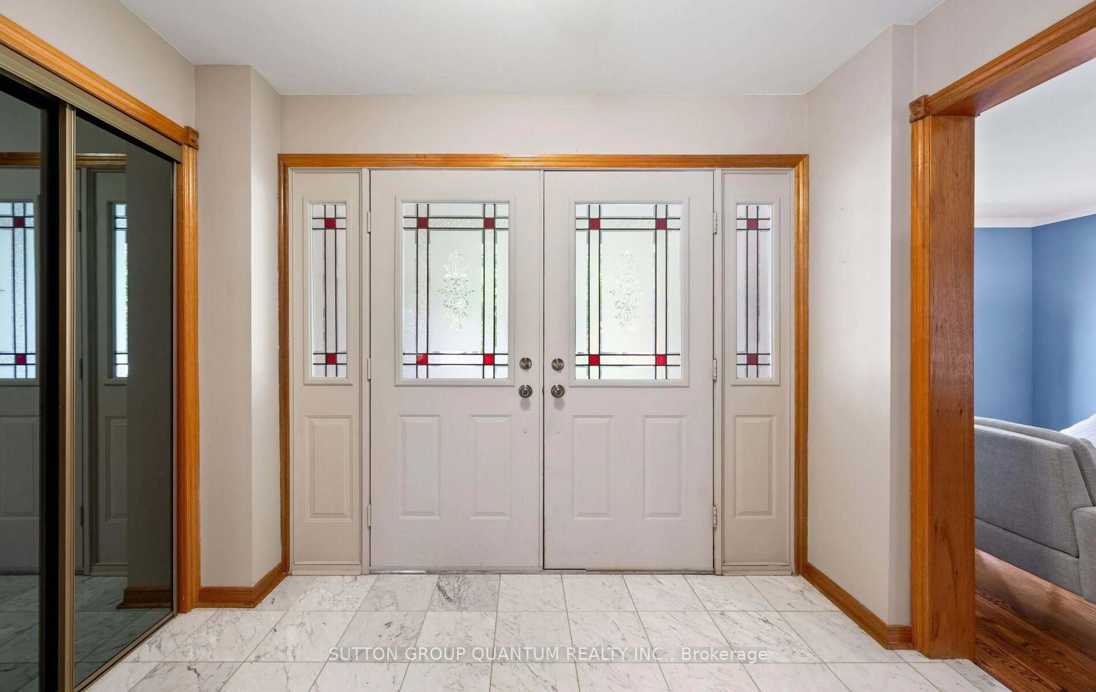 Indoor entryway for 1896 Stoneybrook Crt, Mississauga Ontario L5L 3W2