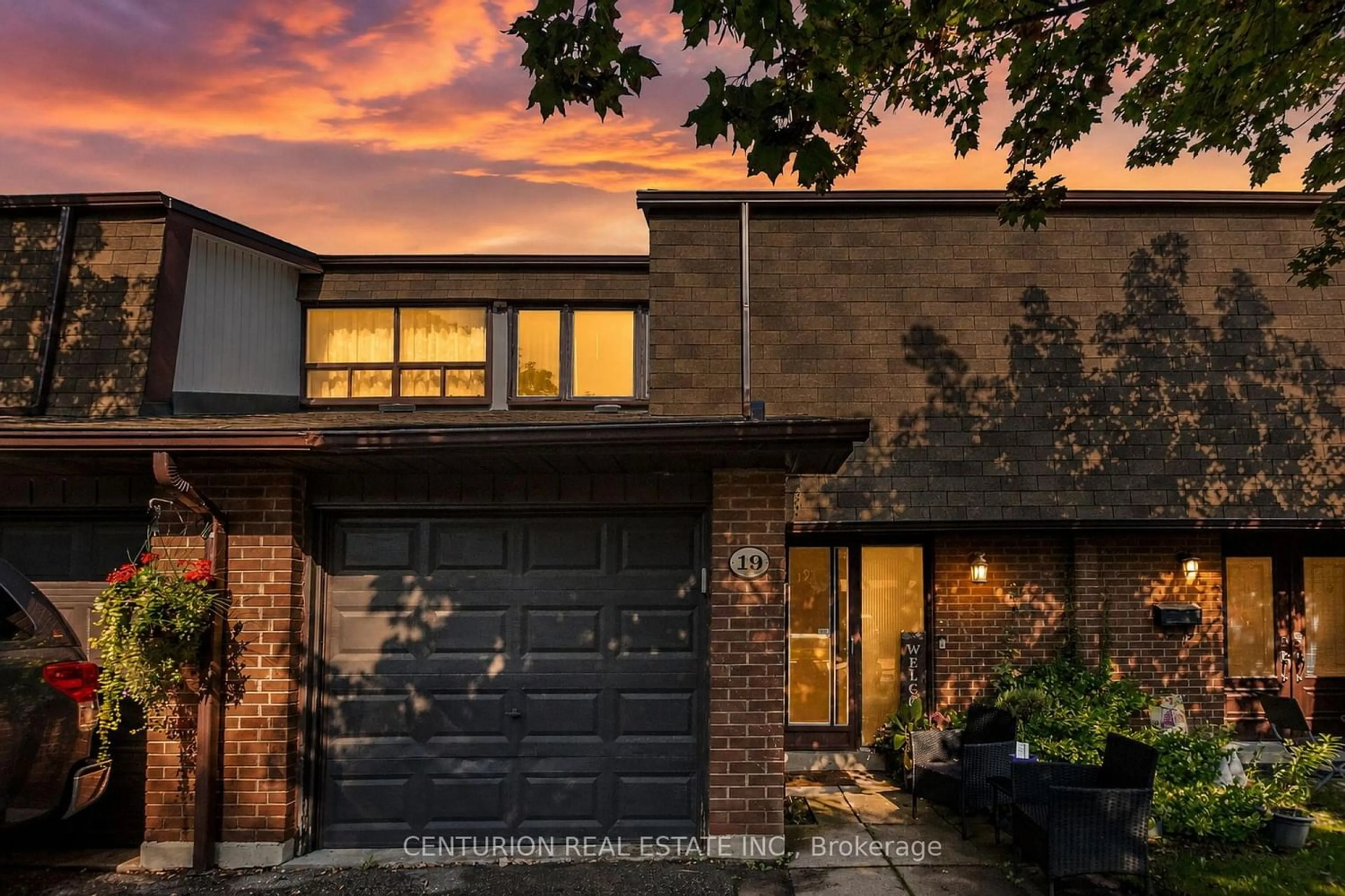 Home with brick exterior material, street for 600 Silver Creek Blvd #19, Mississauga Ontario L5A 2B4