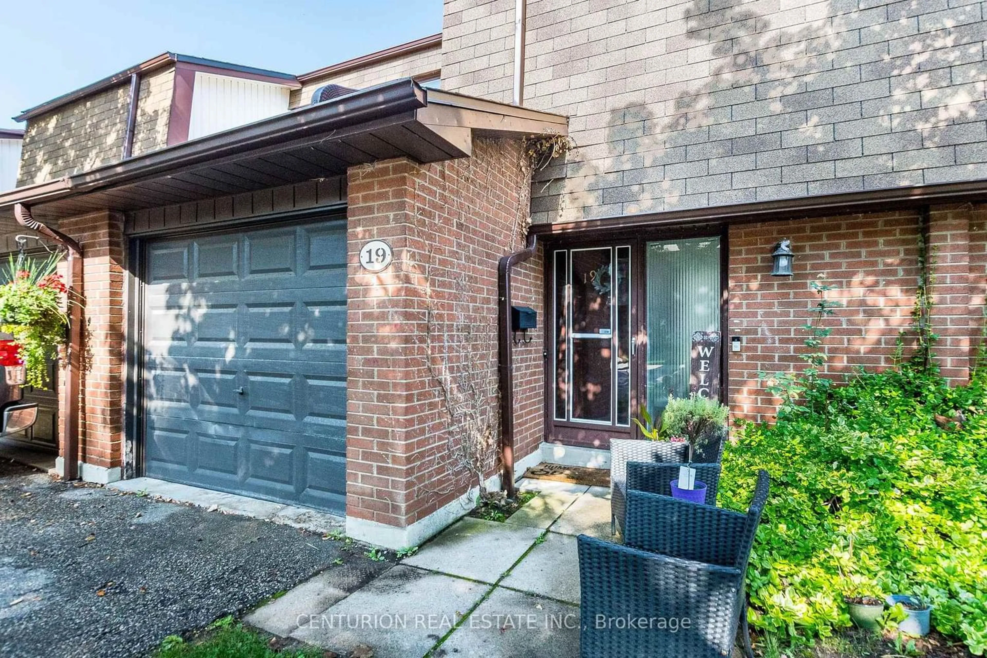 Home with brick exterior material, street for 600 Silver Creek Blvd #19, Mississauga Ontario L5A 2B4