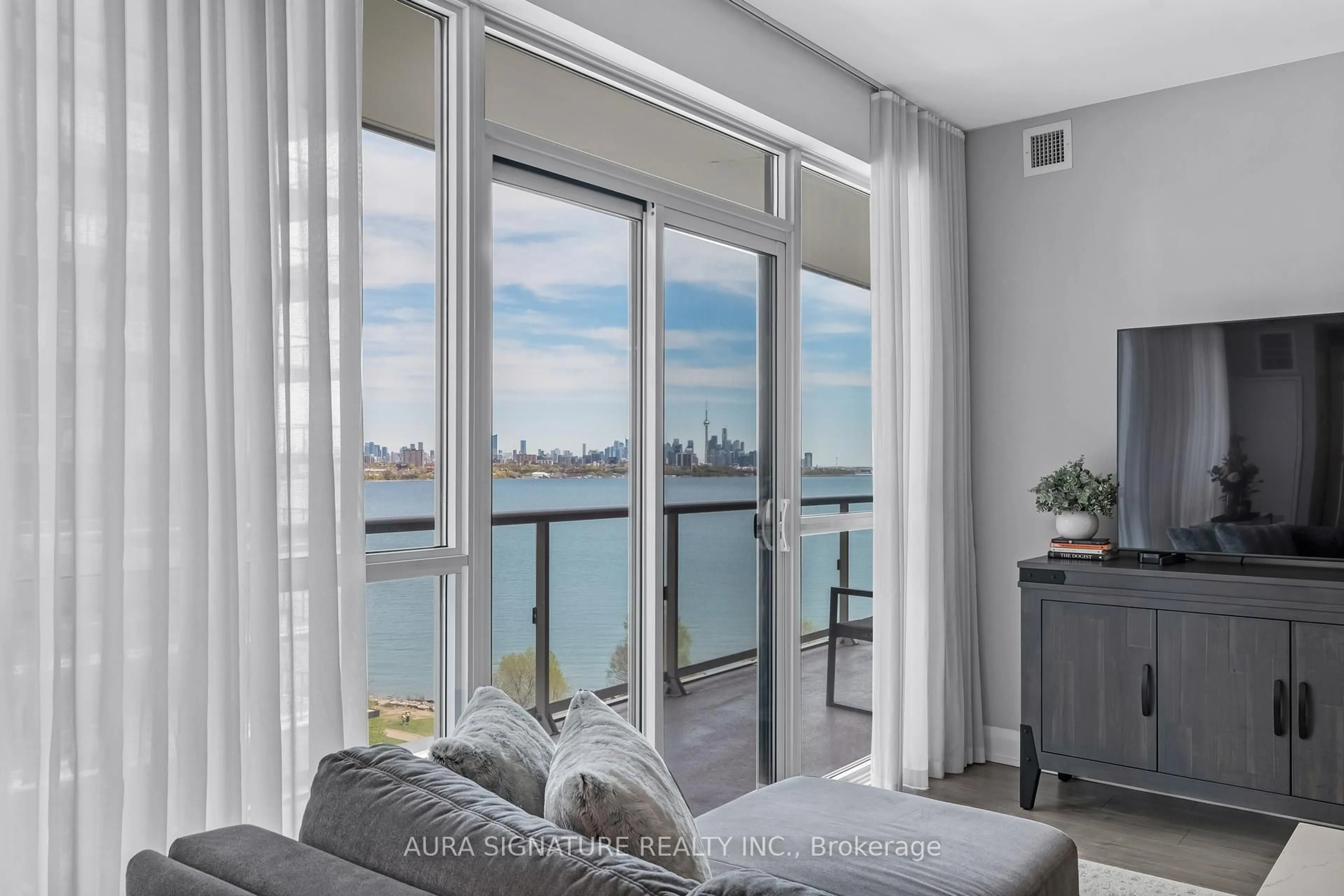 A pic of a room for 110 Marine Parade Dr #901, Toronto Ontario M8V 0A3