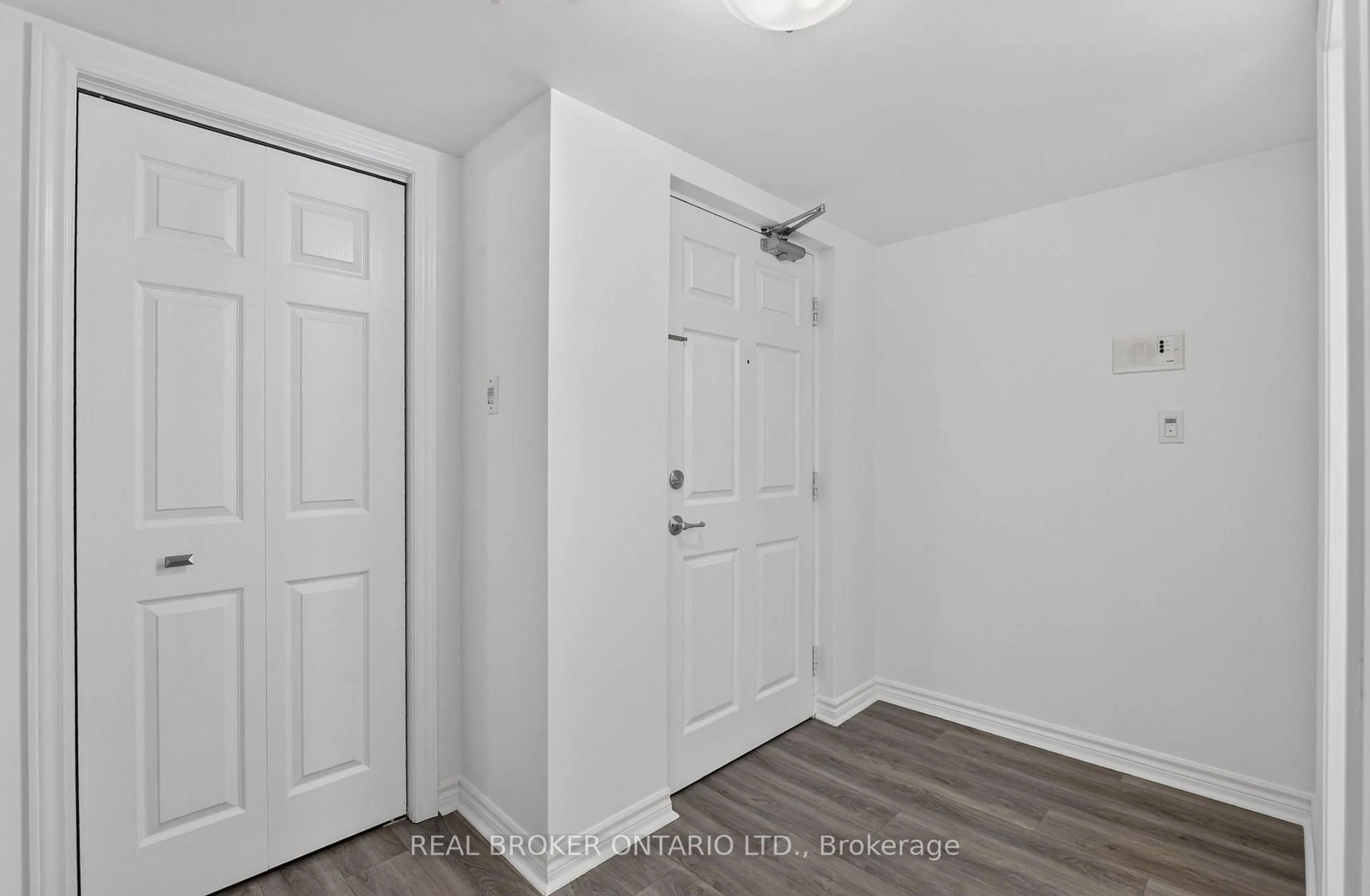 Indoor entryway for 1340 Main St #113, Milton Ontario L9T 7S6