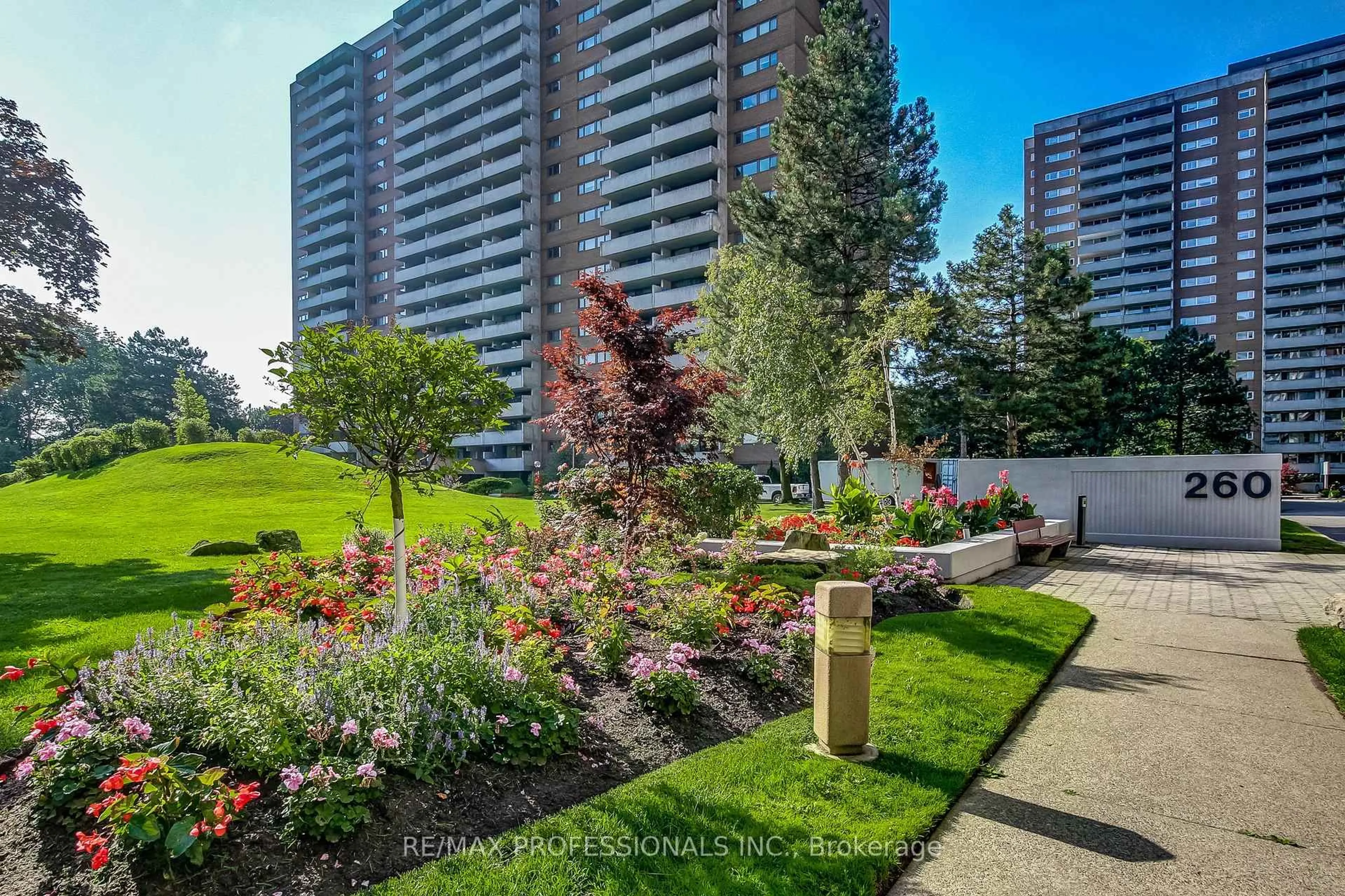 Patio, unknown for 260 Scarlett Rd #207, Toronto Ontario M6N 4X6