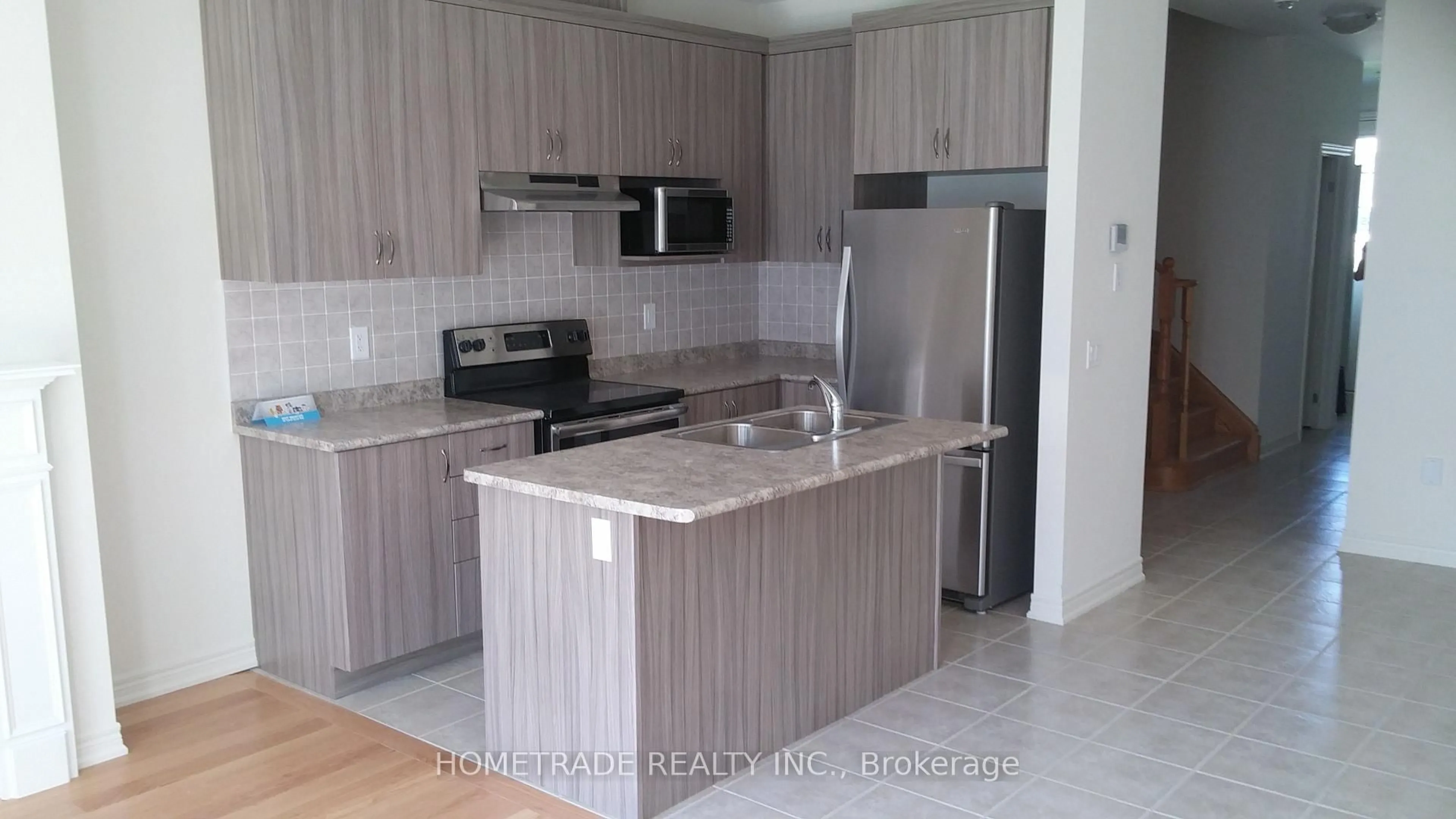 Standard kitchen, unknown for 55 Ivor Cres, Brampton Ontario L7A 4L7