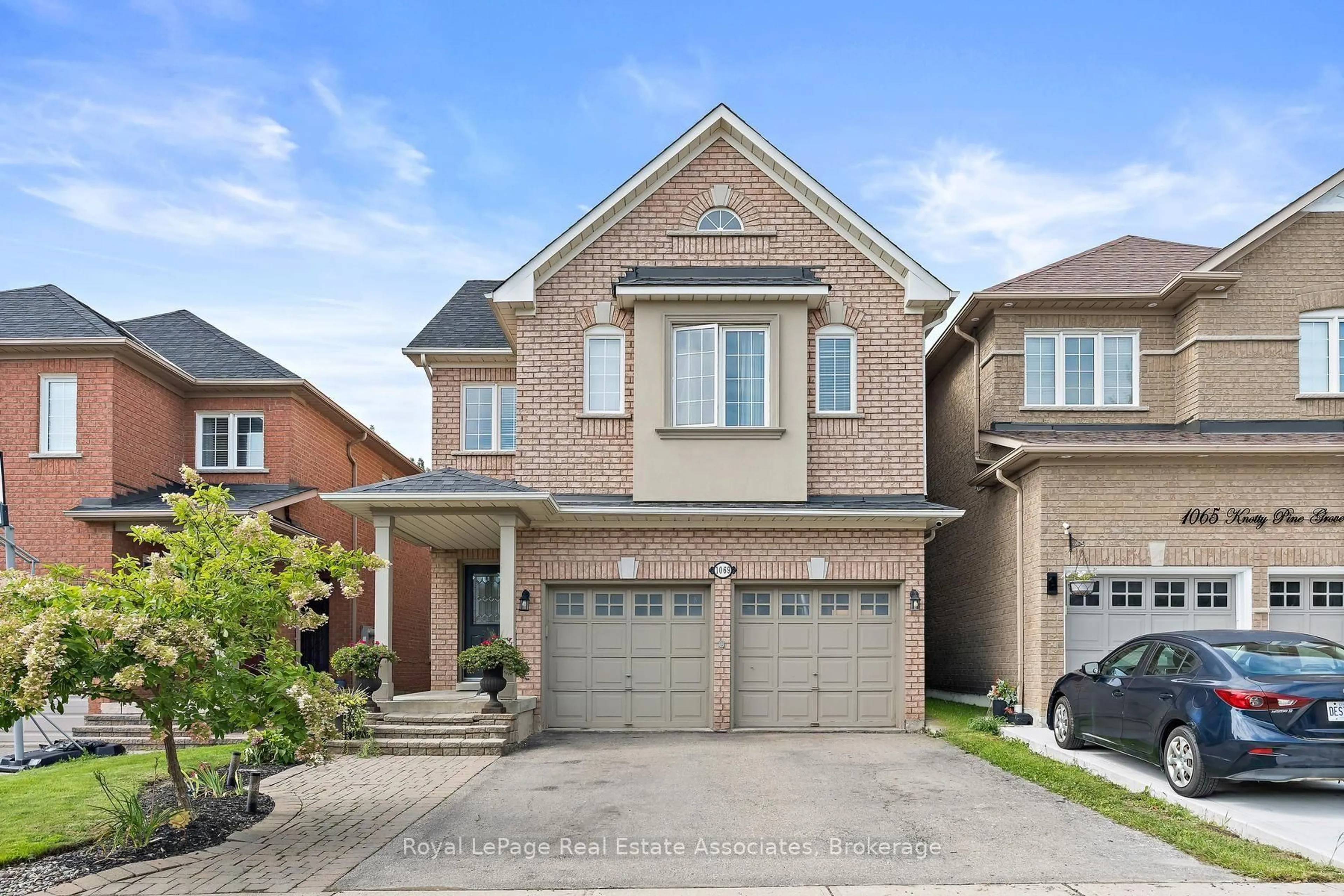 Home with brick exterior material, street for 1069 Knotty Pine Grve, Mississauga Ontario L5W 1J6