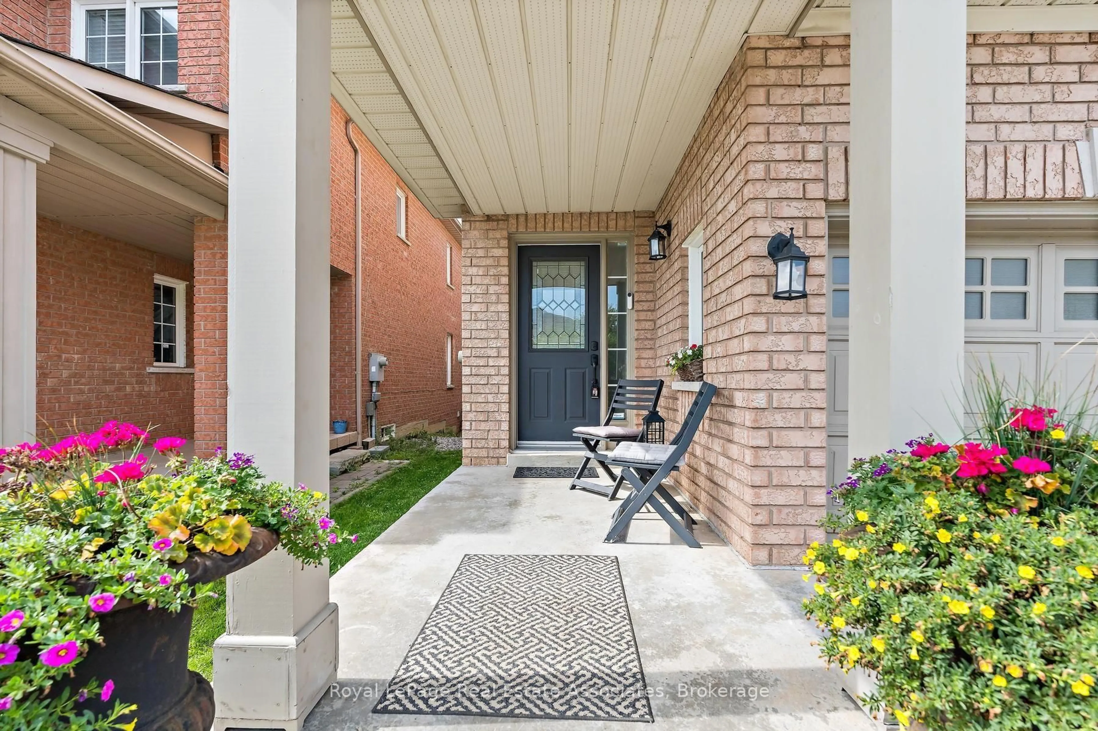 Unknown for 1069 Knotty Pine Grve, Mississauga Ontario L5W 1J6