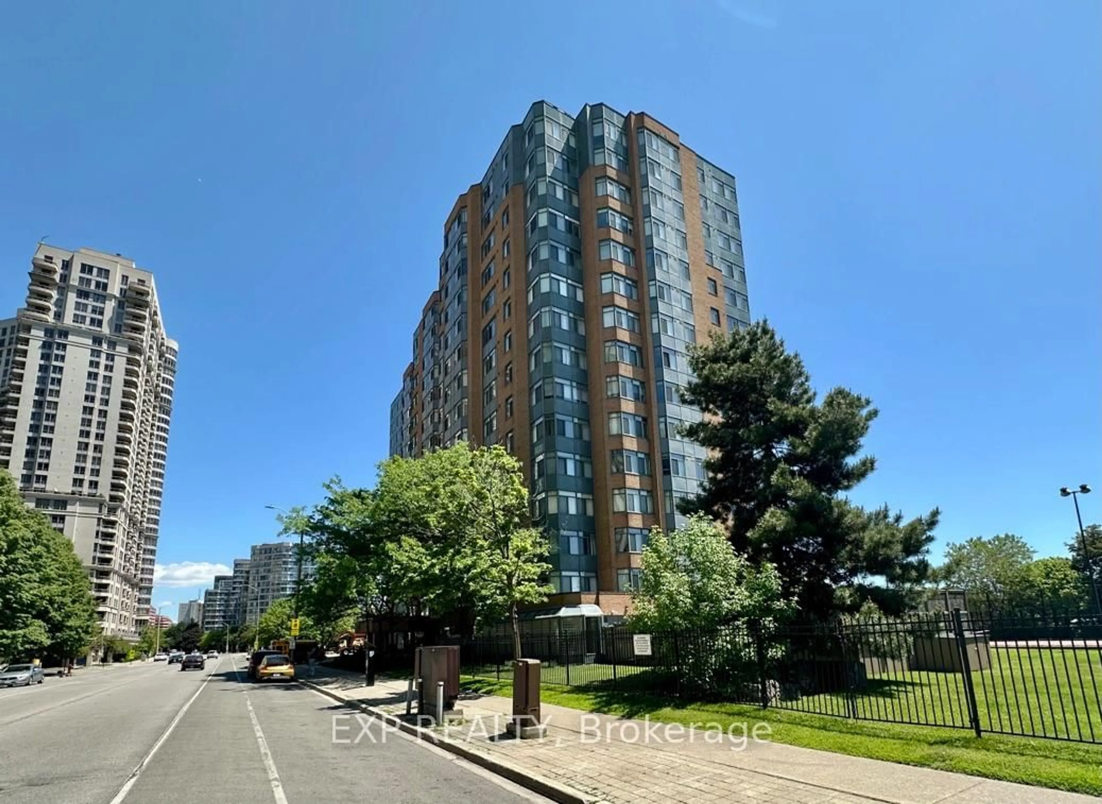 A pic from outside/outdoor area/front of a property/back of a property/a pic from drone, building for 300 Webb Dr #303, Mississauga Ontario L5B 3W3