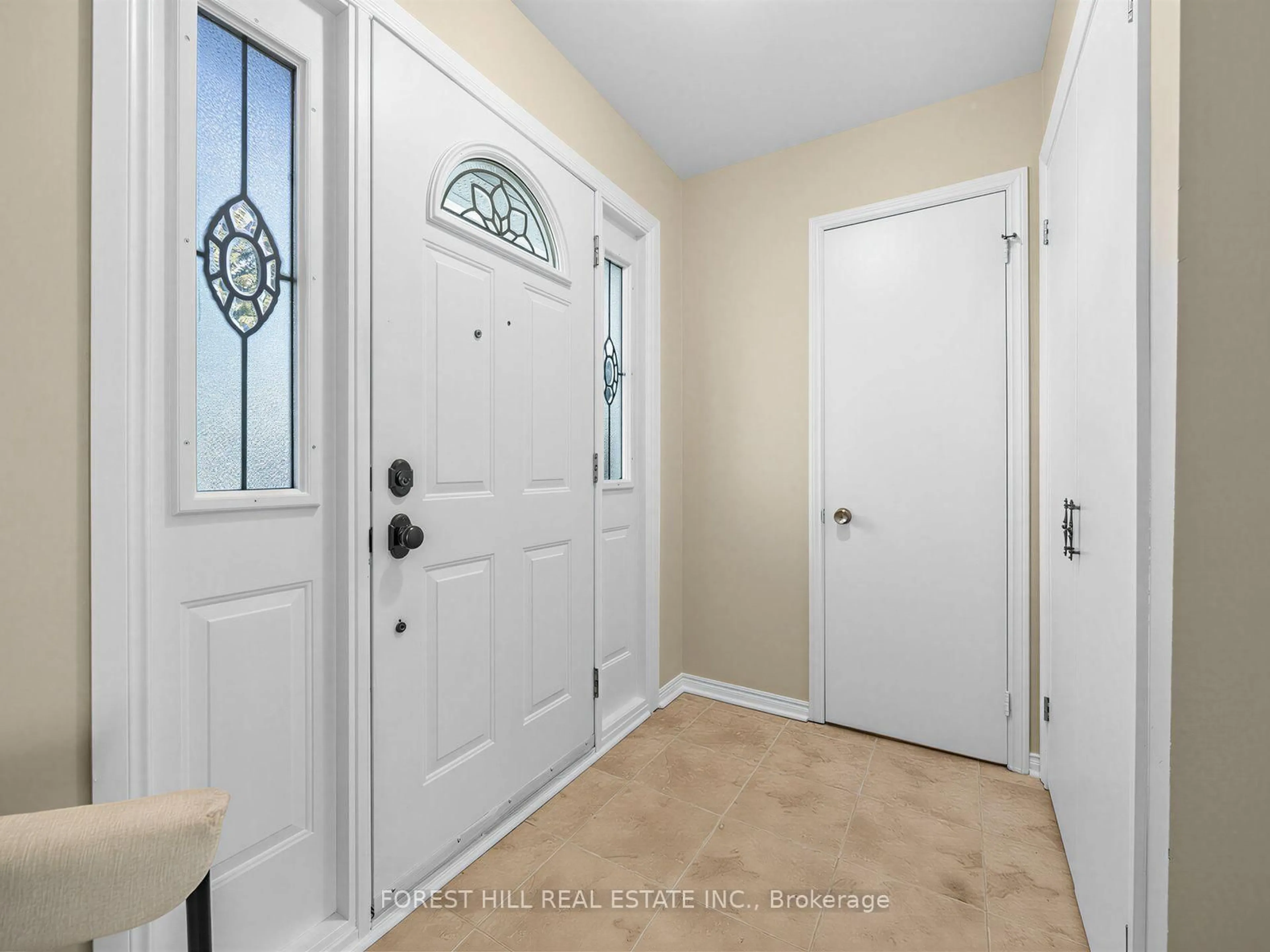 Indoor entryway for 6 Elmvale Ave, Brampton Ontario L6Z 1A5