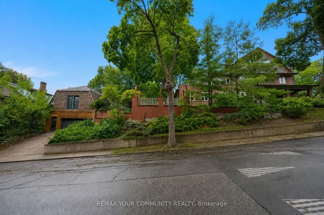 62 Indian Grve, Toronto 2