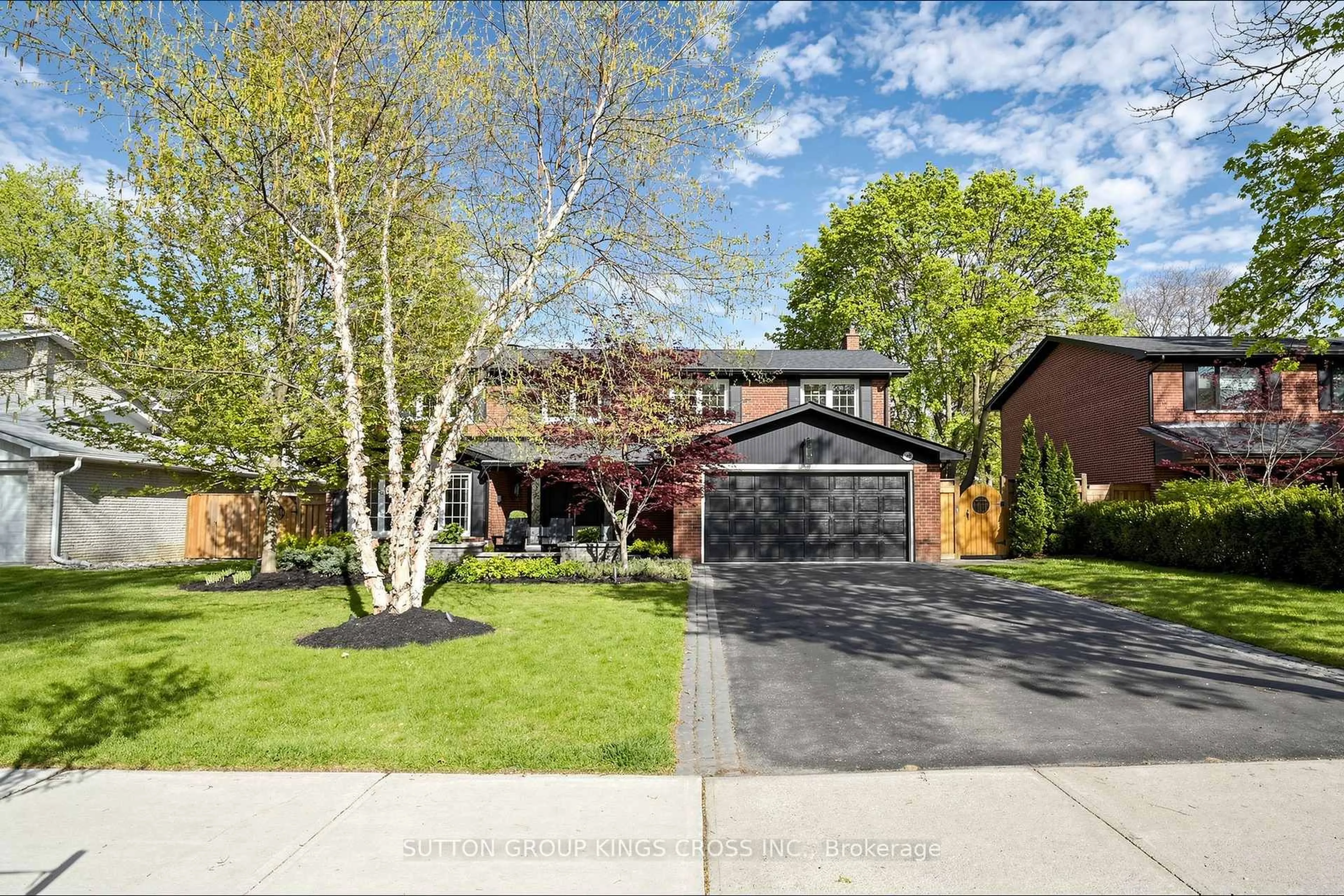 Home with brick exterior material, street for 360 Isabella Ave, Mississauga Ontario L5B 1B2