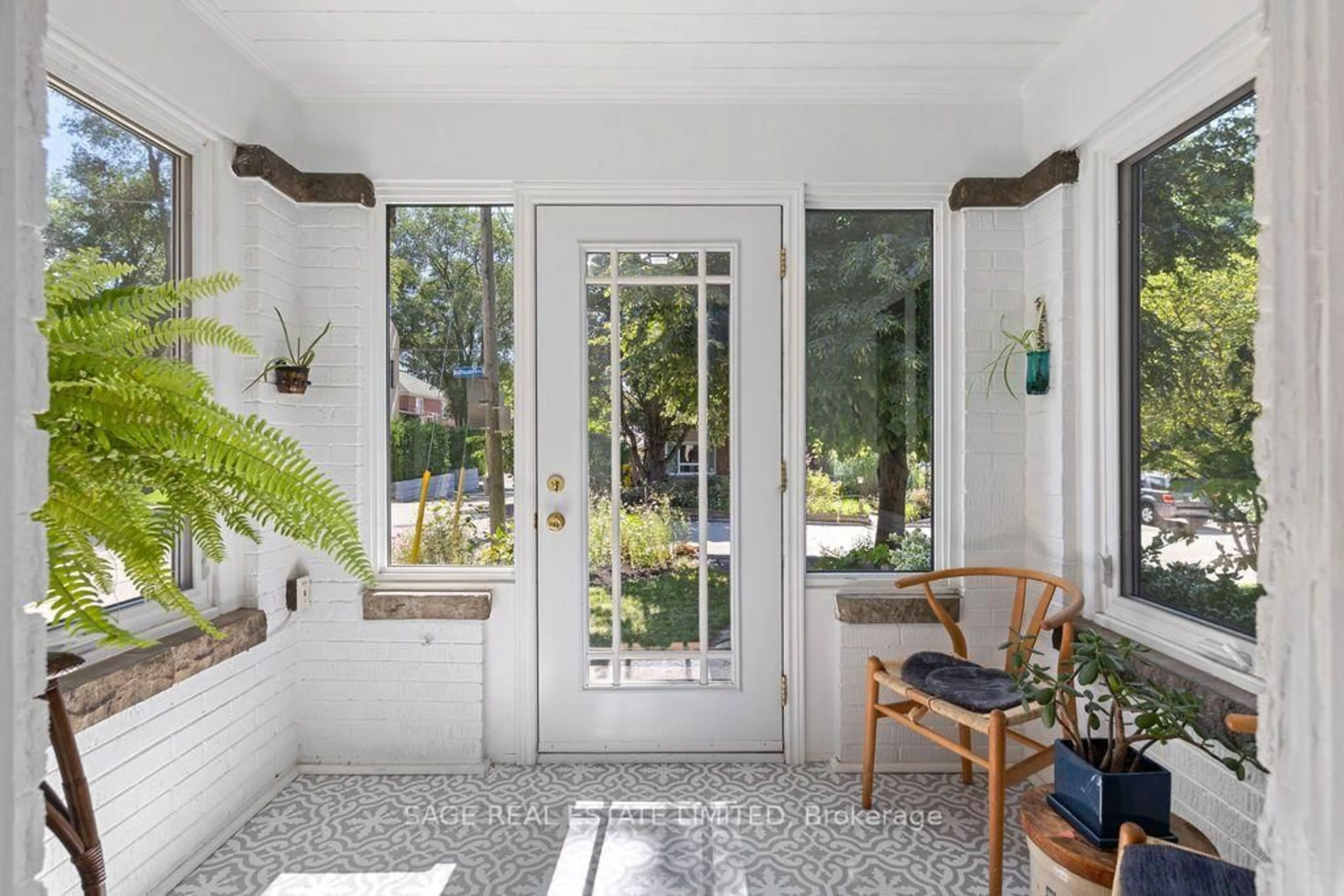 Indoor entryway for 90 Methuen Ave, Toronto Ontario M6S 1Z9